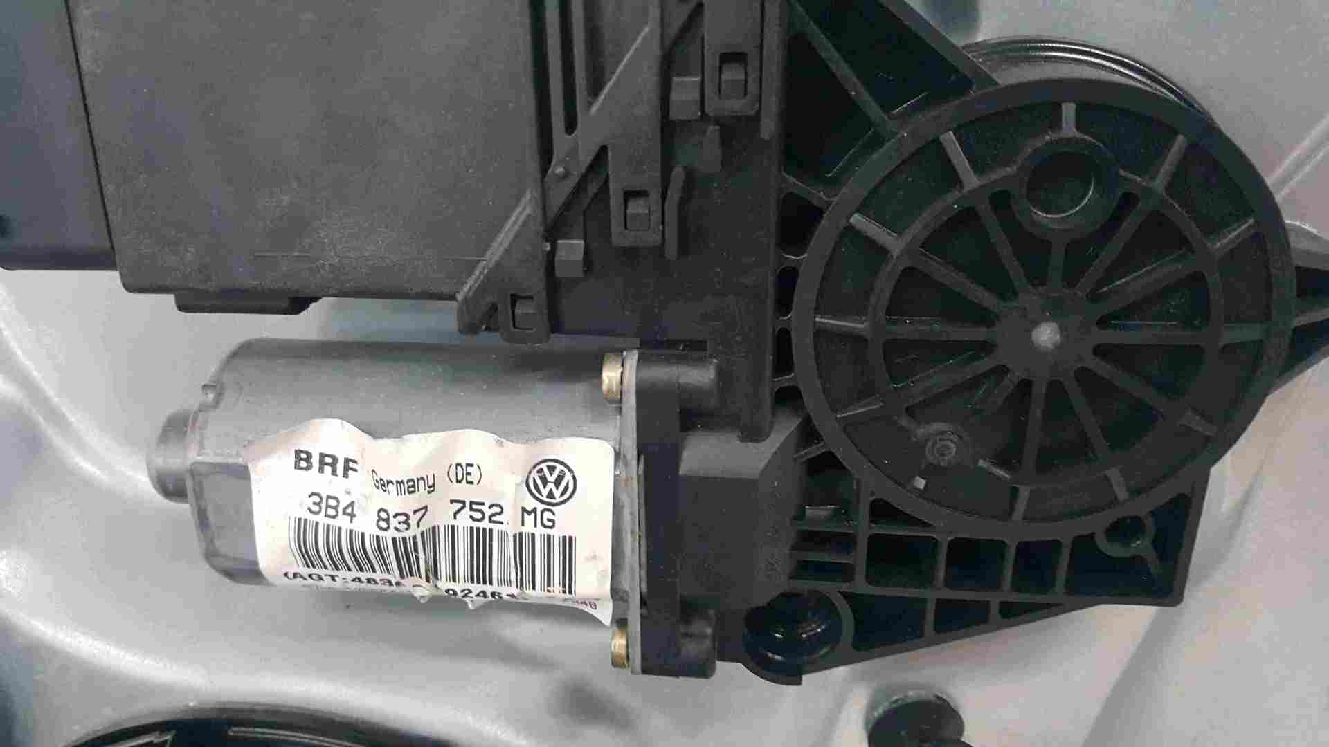 Volkswagen Passat B5.5 2001-2005 Drivers OSF Front Window Motor Regulator