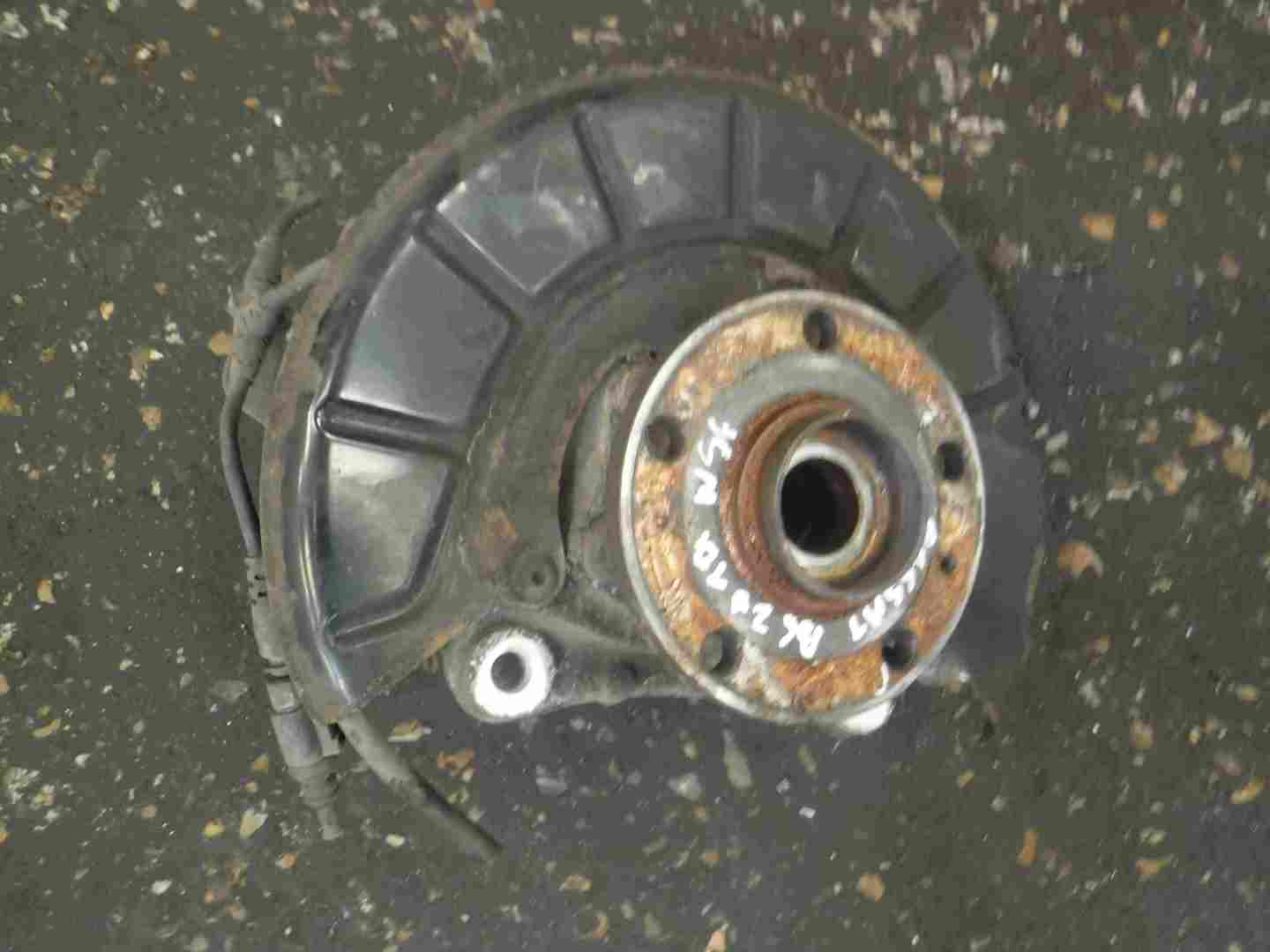 Volkswagen Passat B6 2005-2010 1.9 TDi Passenger NSF Front Wheel Hub