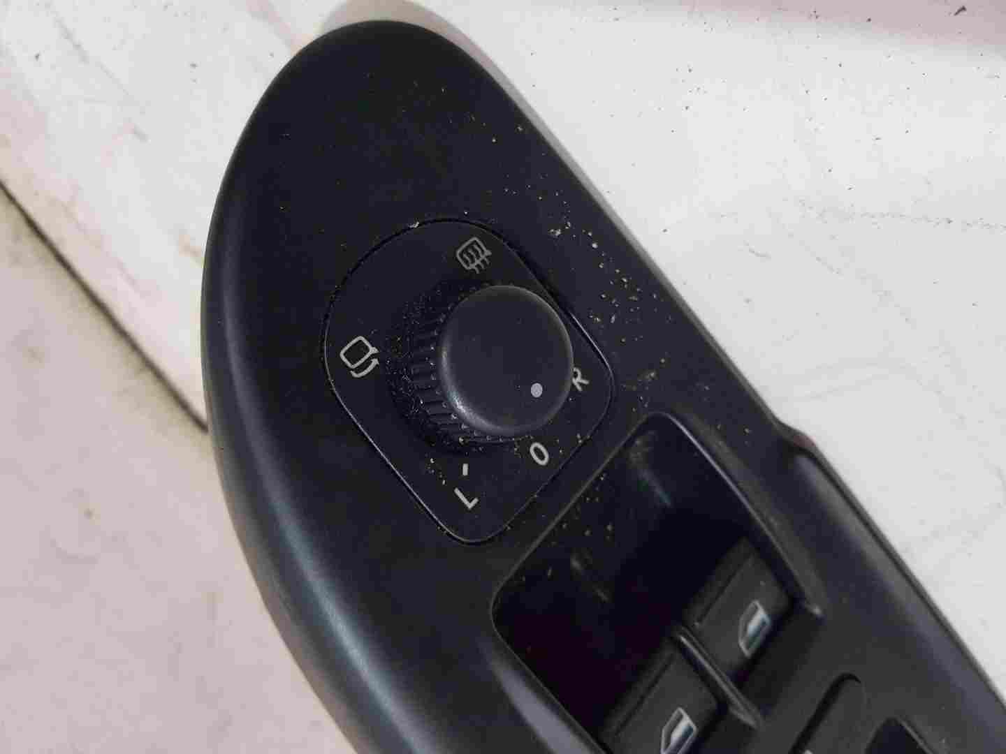 Volkswagen Passat B6 2005-2010 Drivers OSF Front Window Switch + Panel Fold