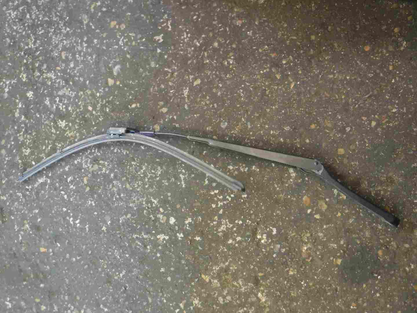 Volkswagen Passat B6 2005-2010 Drivers OSF Front Windscreen Wiper Arm 3C2955410C