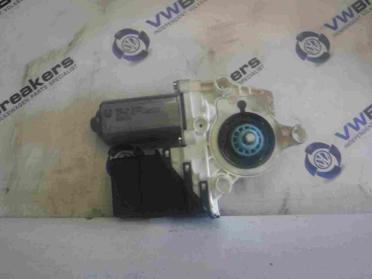 Volkswagen Passat B6 2005-2010 Drivers OSR Rear Window Motor 1K0959704F