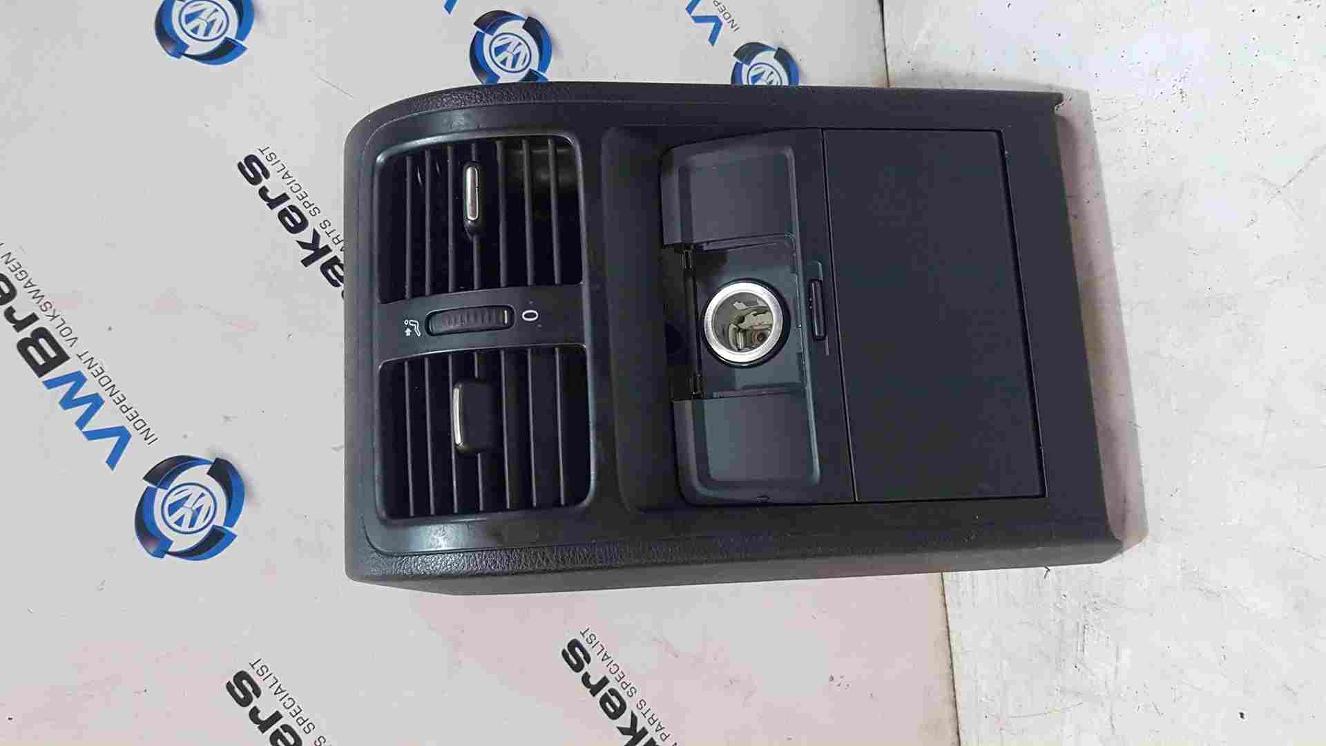 Volkswagen Passat B6 2005-2010 Rear Centre Heater Vents  3C0863615