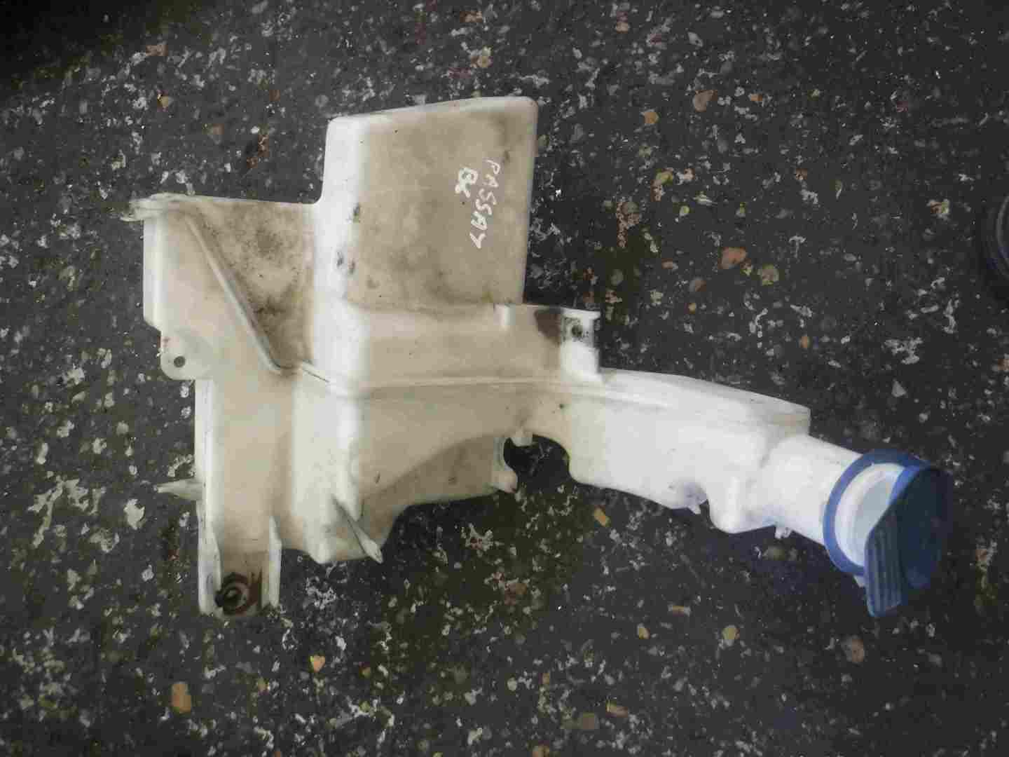 Volkswagen Passat B6 2005-2010 Windscreen Washer Bottle + pump 3C0955453J