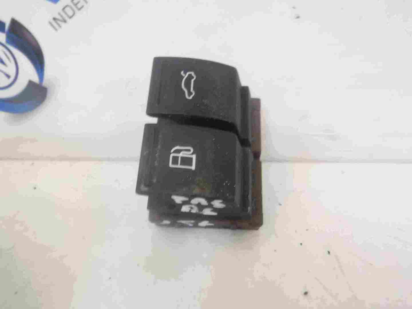 Volkswagen Passat B6 2005-2010 Boot Tailgate + Fuel Flap Switch Button