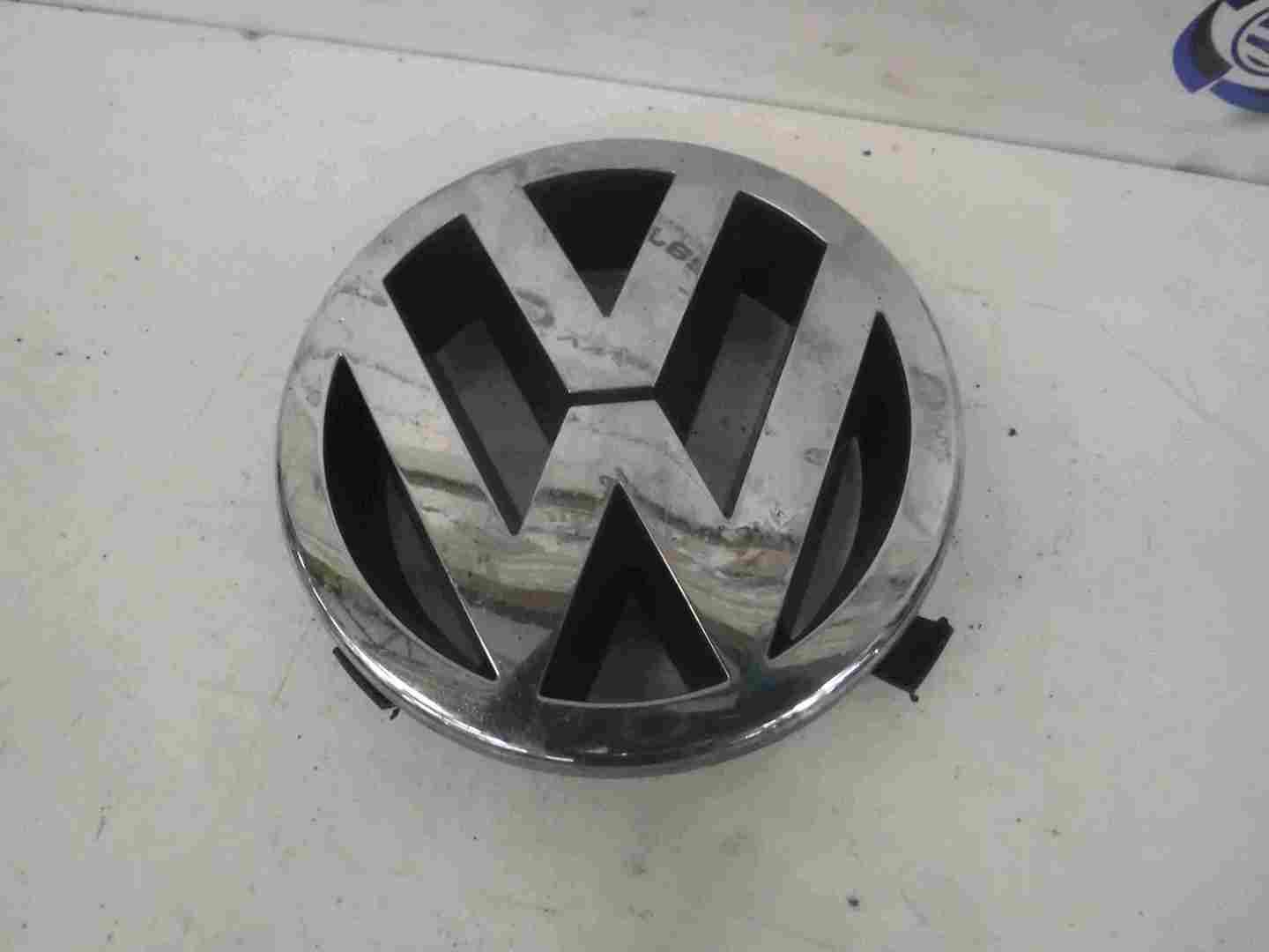 Volkswagen Passat B7 2010-2015  Front Badge Emblem 1T0853601e 1T0853601E