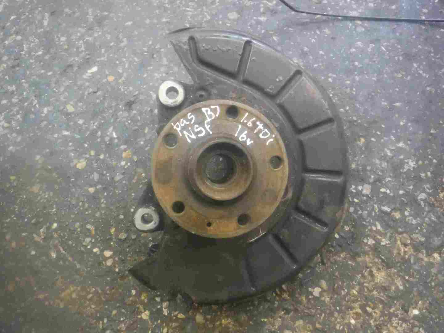 Volkswagen Passat B7 2010-2015 2.0 TDI Passenger NSF Front Wheel HUB