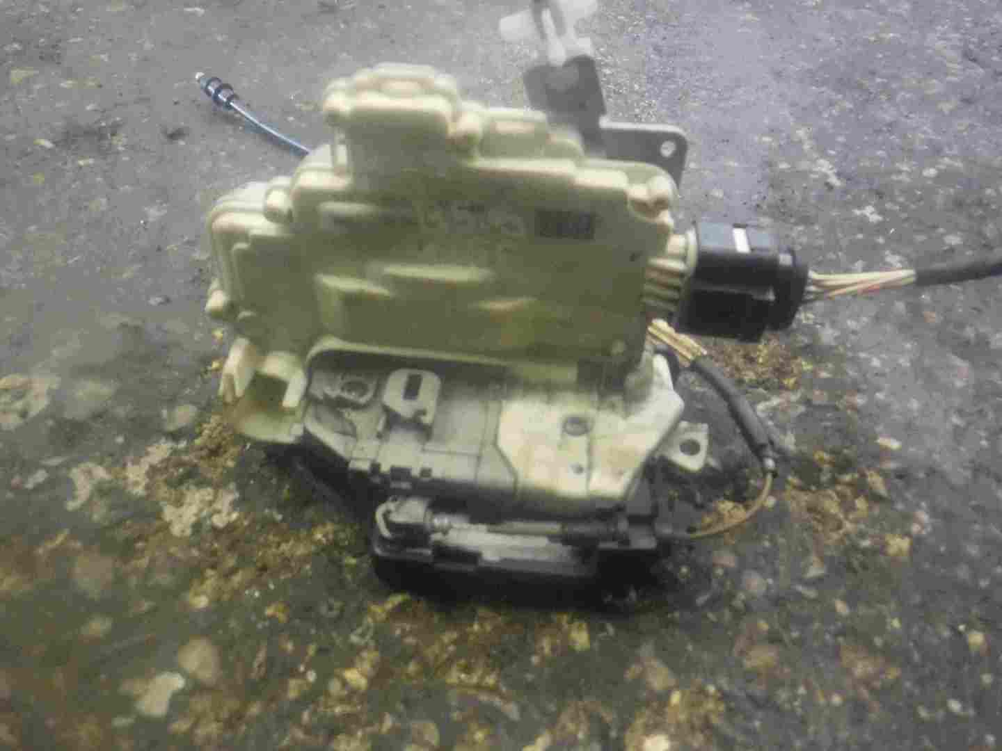 Volkswagen Passat B7 2010-2015 Drivers OSF Front Door Lock Mechanism 3C2837016A