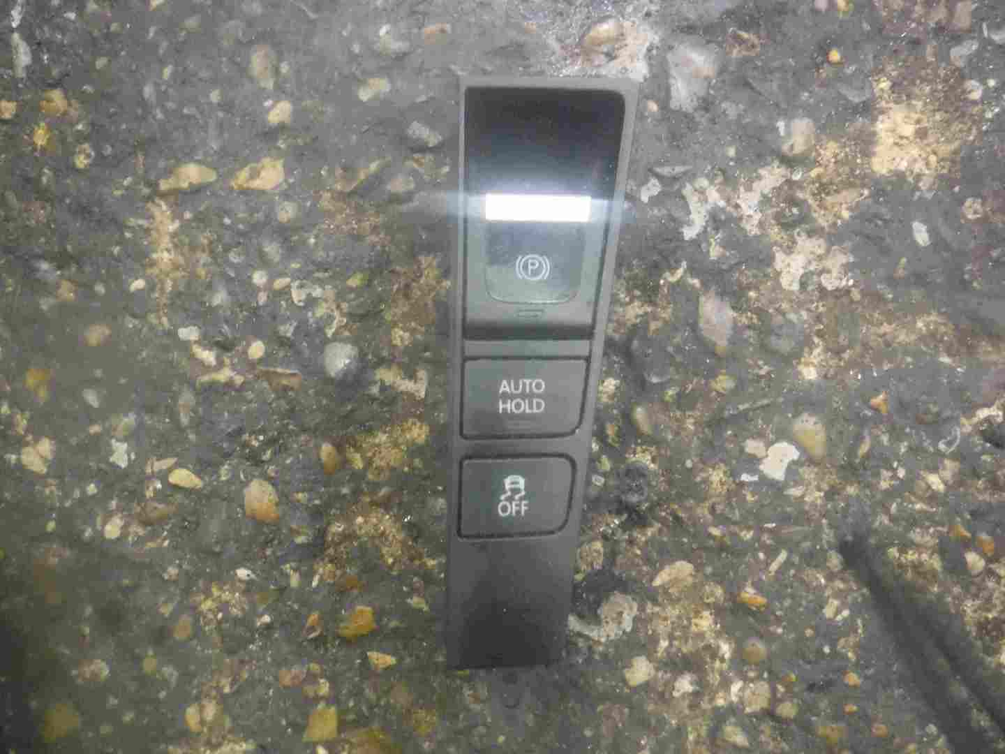 Volkswagen Passat B7 2010-2015 Electronic Handbrake Auto Hold Traction Button