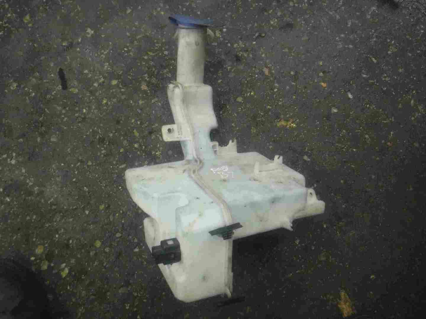 Volkswagen Passat B7 2010-2015 Windscreen Washer Bottle and Pump