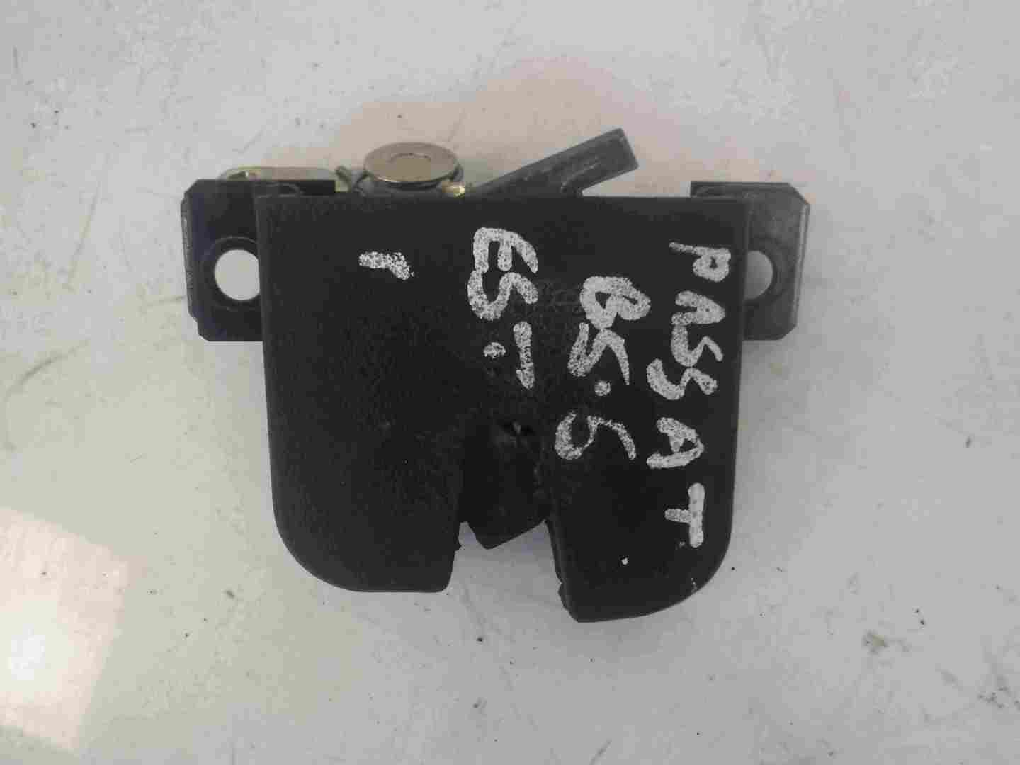 Volkswagen Passat Estate B5.5 2001-2005 Boot Lock Mechanism Catch 3b9827505