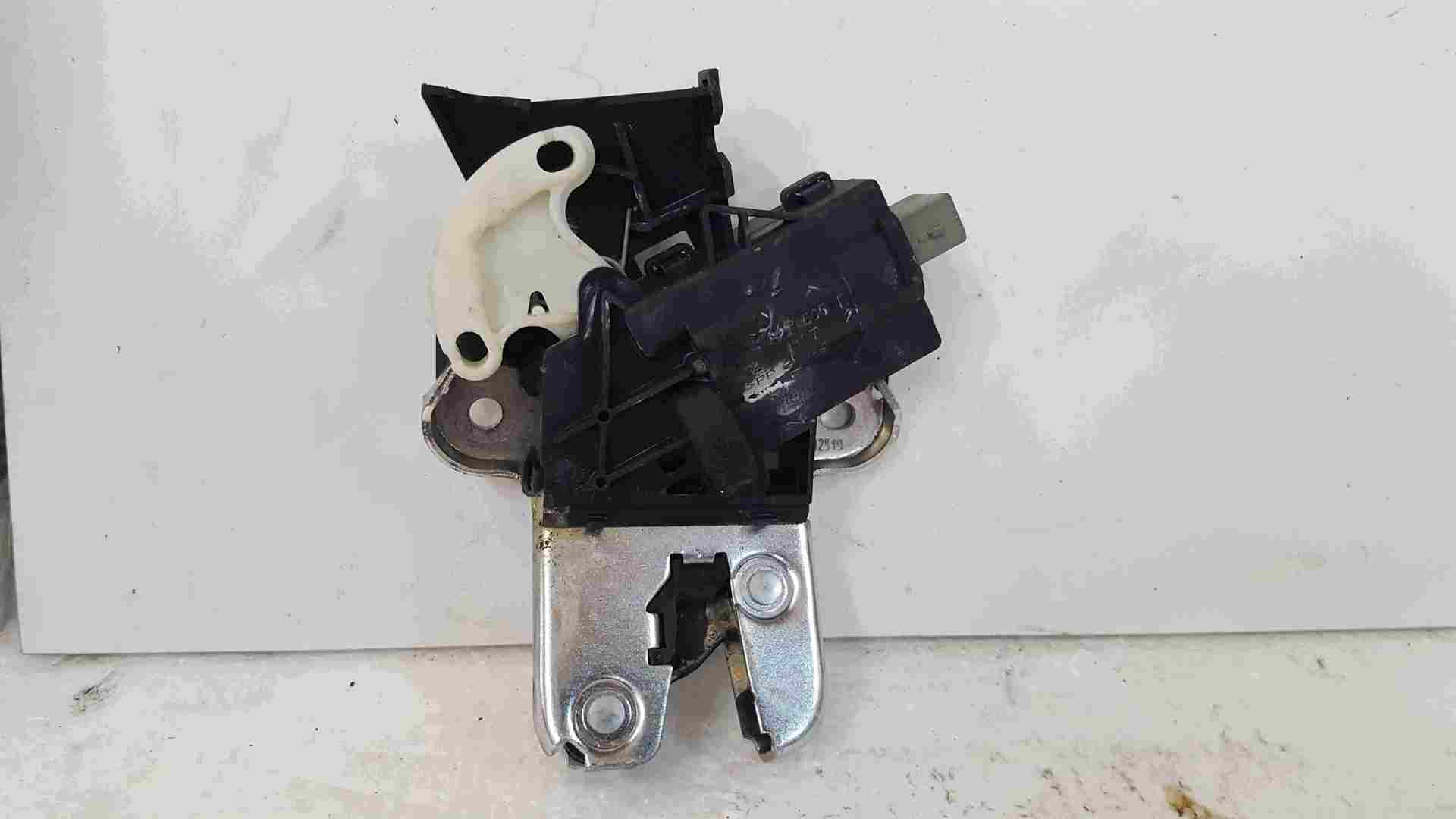 Volkswagen Passat Saloon 2005-2010 Boot Lid Lock Mechanism Catch 4F5827505D
