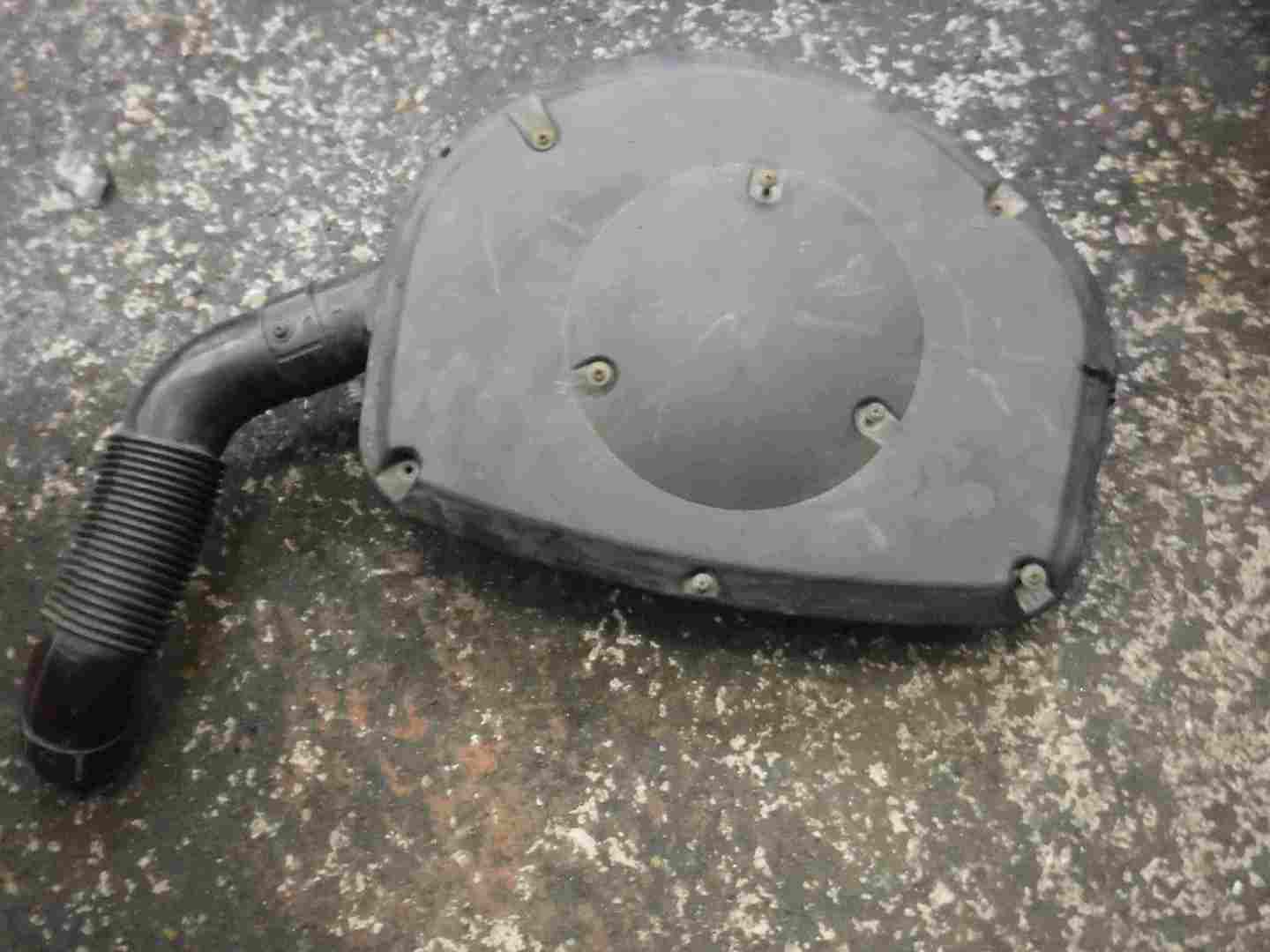 Volkswagen Polo 1995-1999 1.4 8v Airbox Filter Housing 030129611H