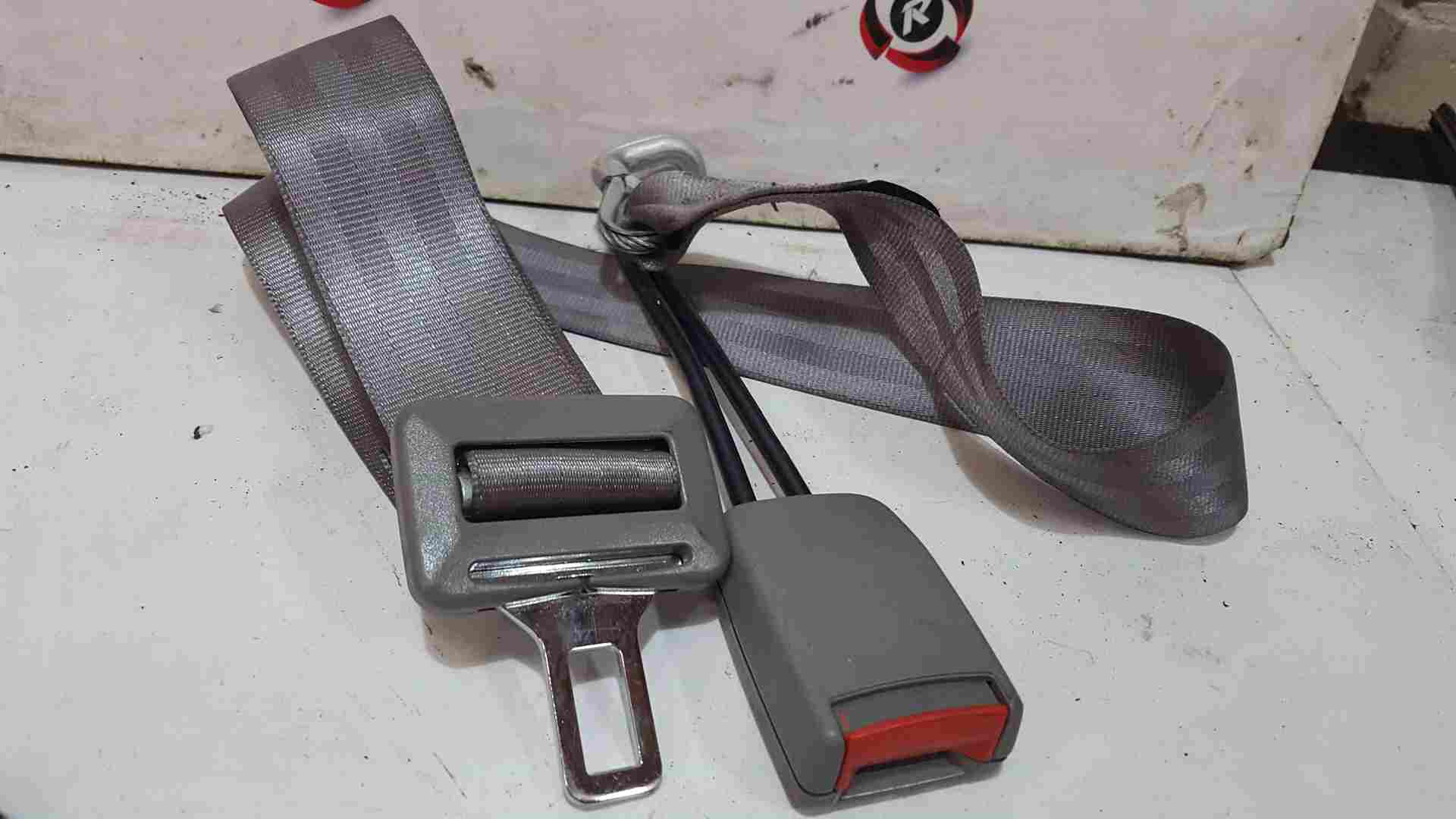 Volkswagen Polo 1995-2003 6N 6N2 Middle Rear Centre Seat Belt + Buckle