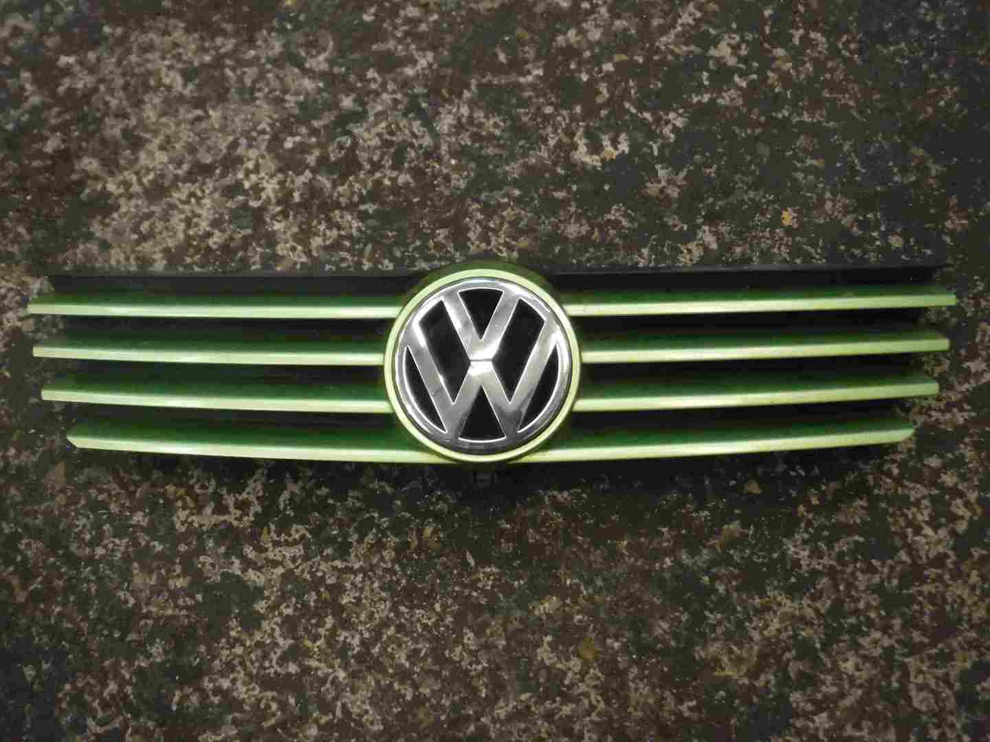 Volkswagen Polo 1999-2003 6N2 Front Badge Grill Grille Insert Green LA6M