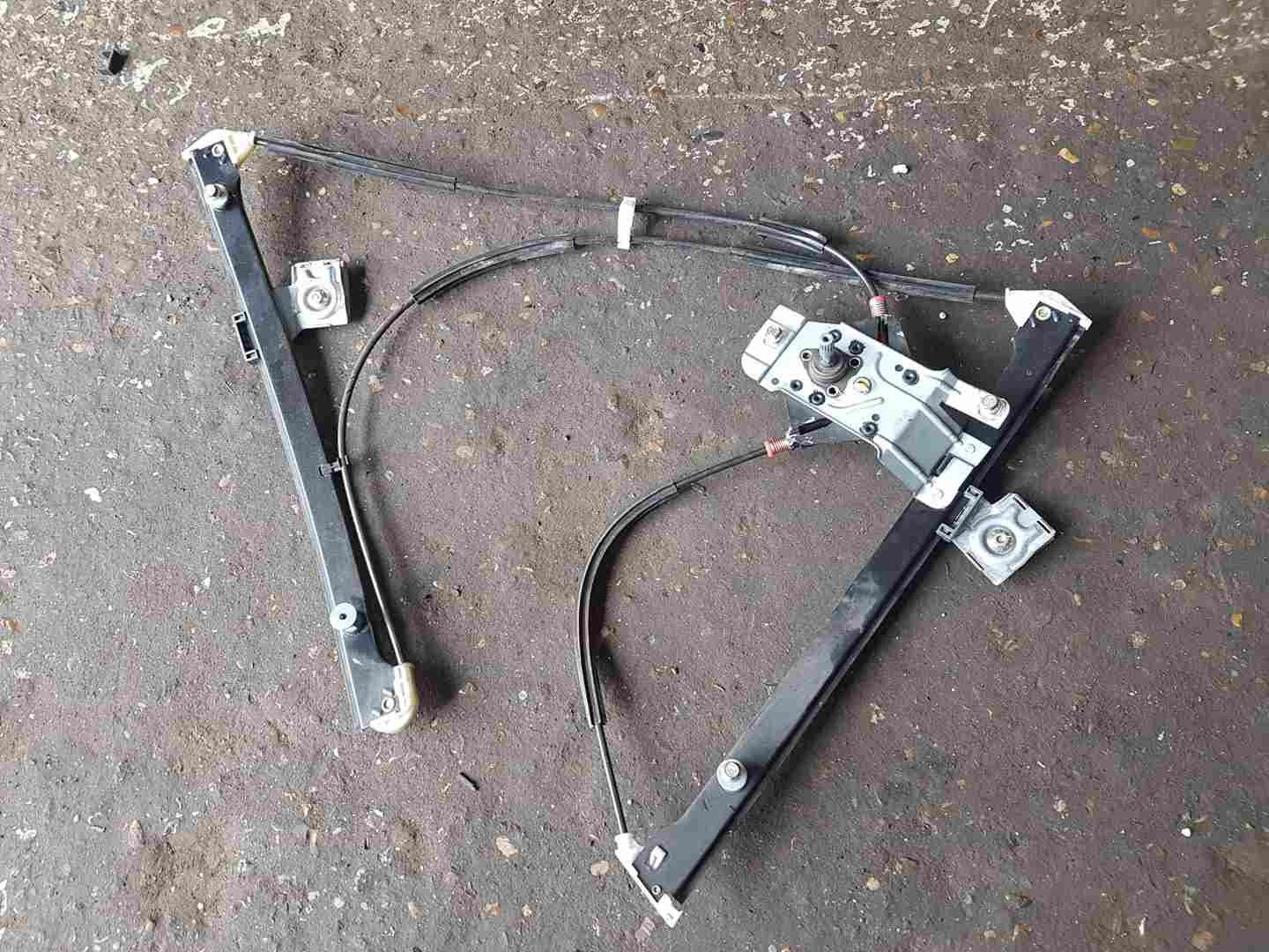 Volkswagen Polo 1999-2003 6N2 Passenger NSF Front Window Motor Regulator 3Dr