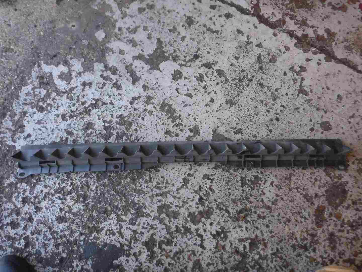 Volkswagen Polo 1999-2003 6N2 Rear Bumper Centre Support MoutingTrim 6N0807863A