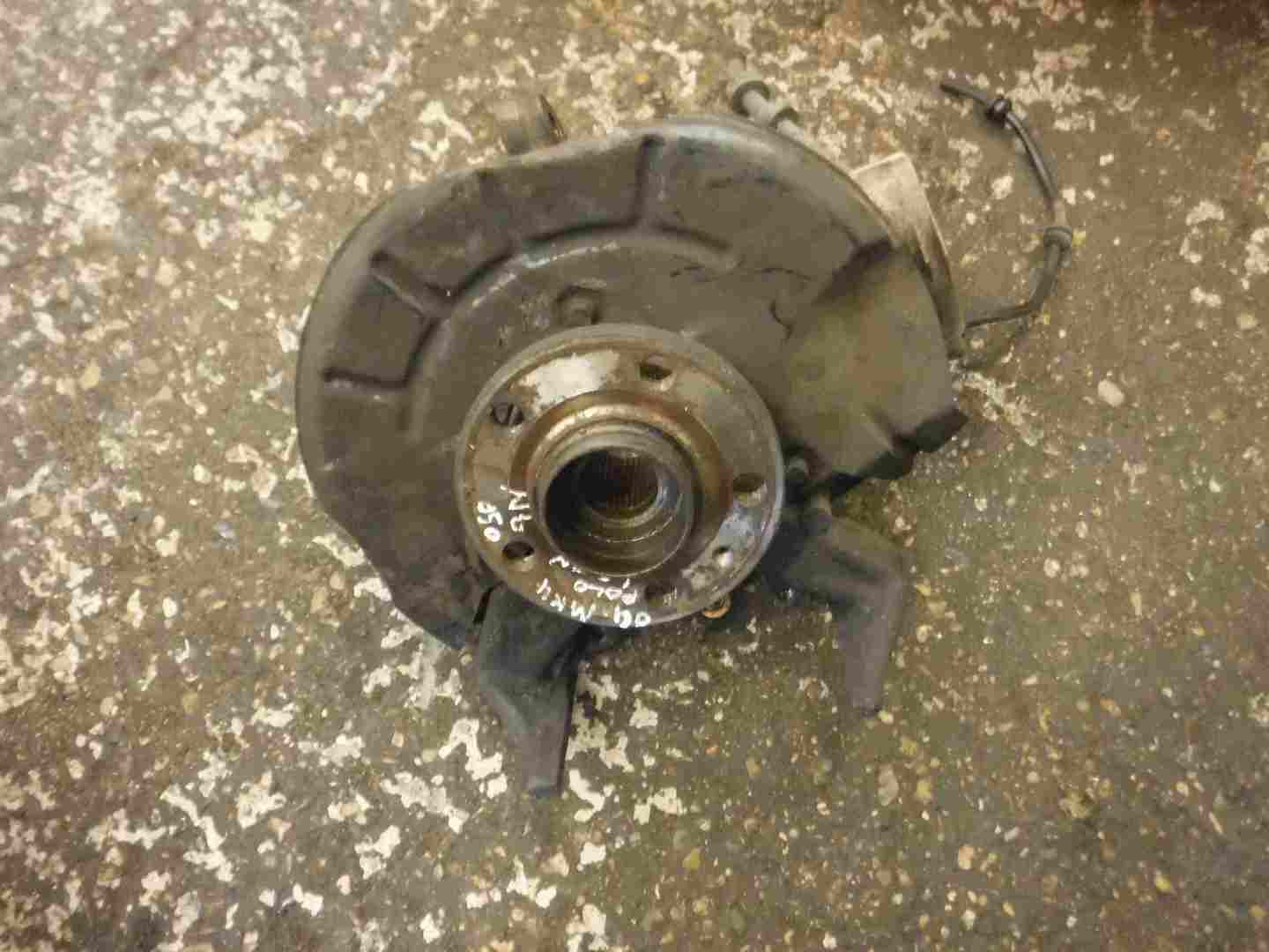 Volkswagen Polo 2003-2006 9N 1.2 6v Drivers OSF Front Wheel Hub