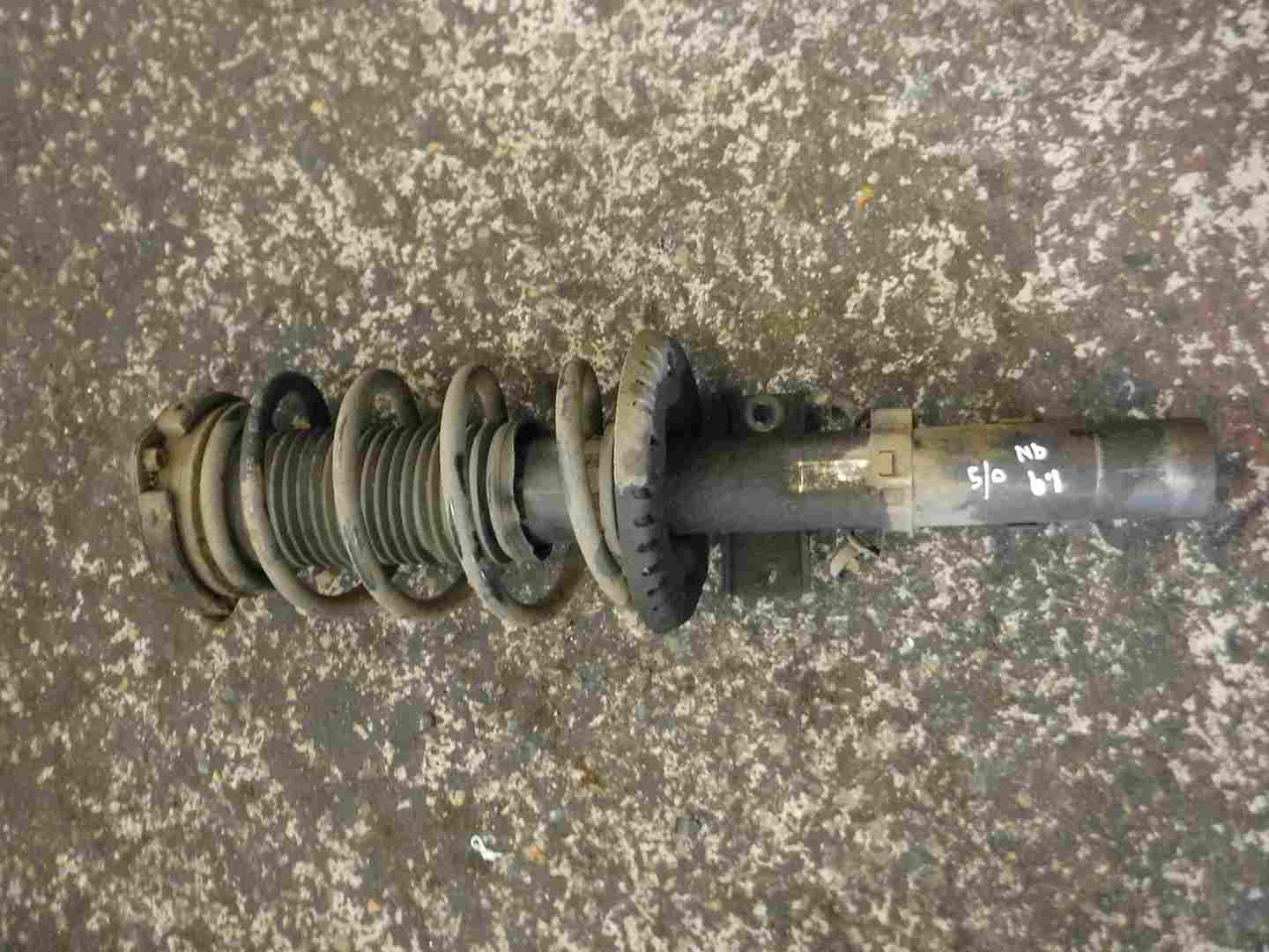 Volkswagen Polo 2003-2006 9N 1.2 Drivers OSF Front Spring Suspension Leg