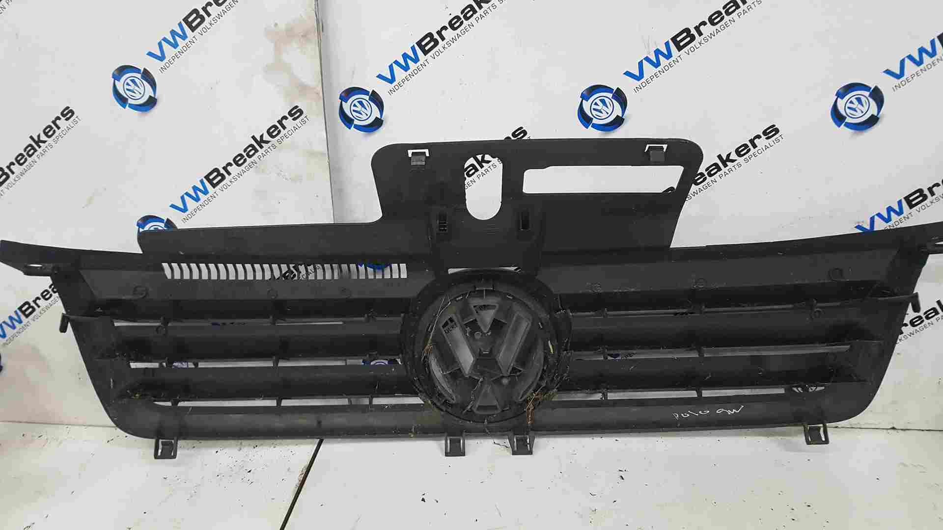 Volkswagen Polo 2003-2006 9N Front Grille Grill With Badge 