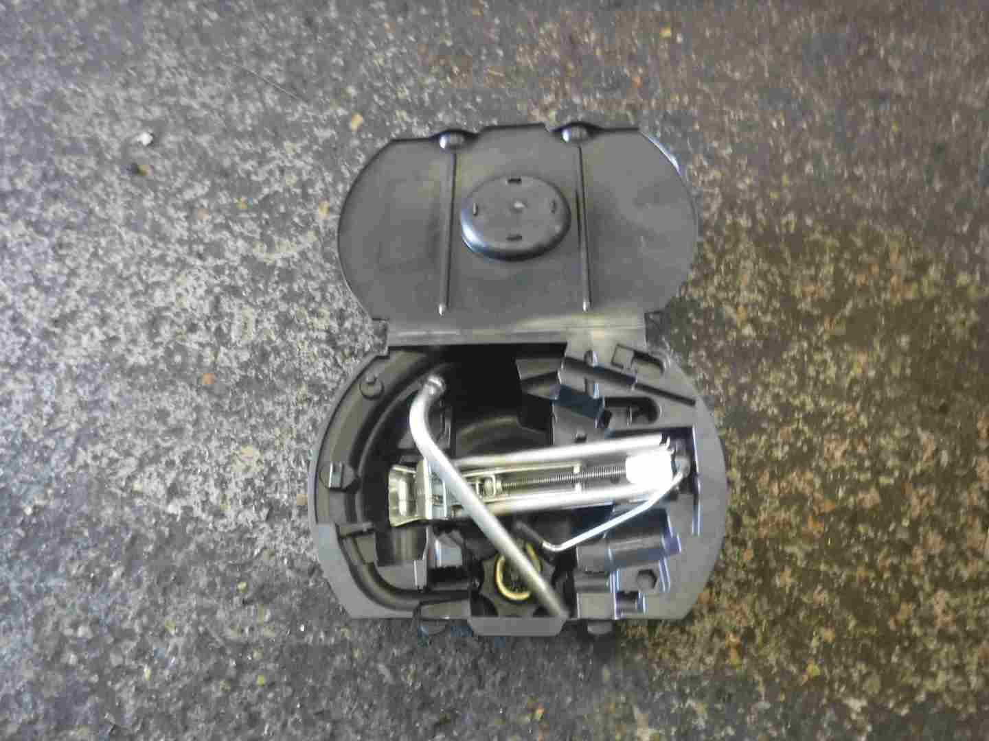Volkswagen Polo 2003-2006 9N Spare Wheel Jack Set