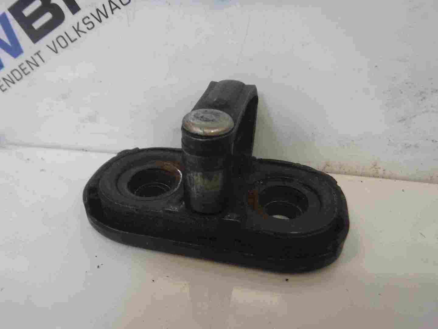 Volkswagen Polo 2003-2006 9N Tailgate Boot Striker Plate Pin Catch 1J6827517B
