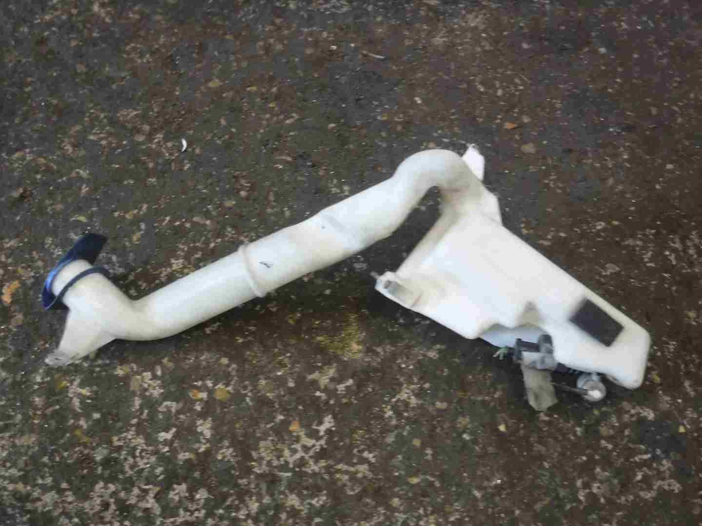 Volkswagen Polo 2003-2006 9N Windscreen Washer Bottle + Pump 6Q0955453N