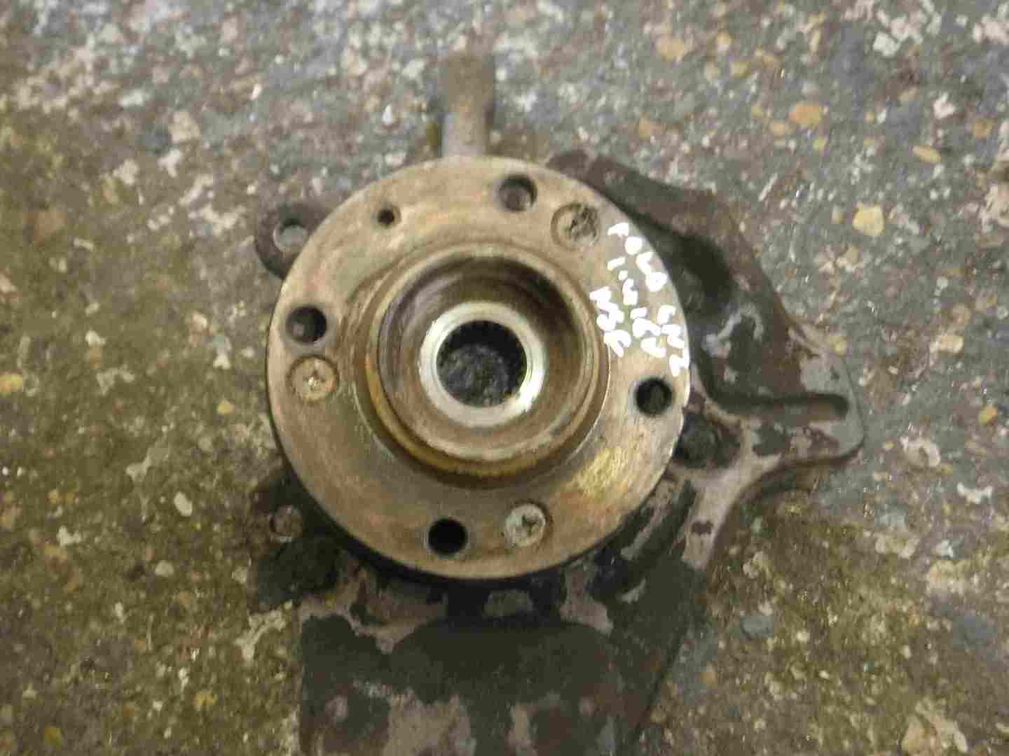 Volkswagen Polo 6N2 1999-2003 1.4 8V Passenger NSF Front Wheel HUB