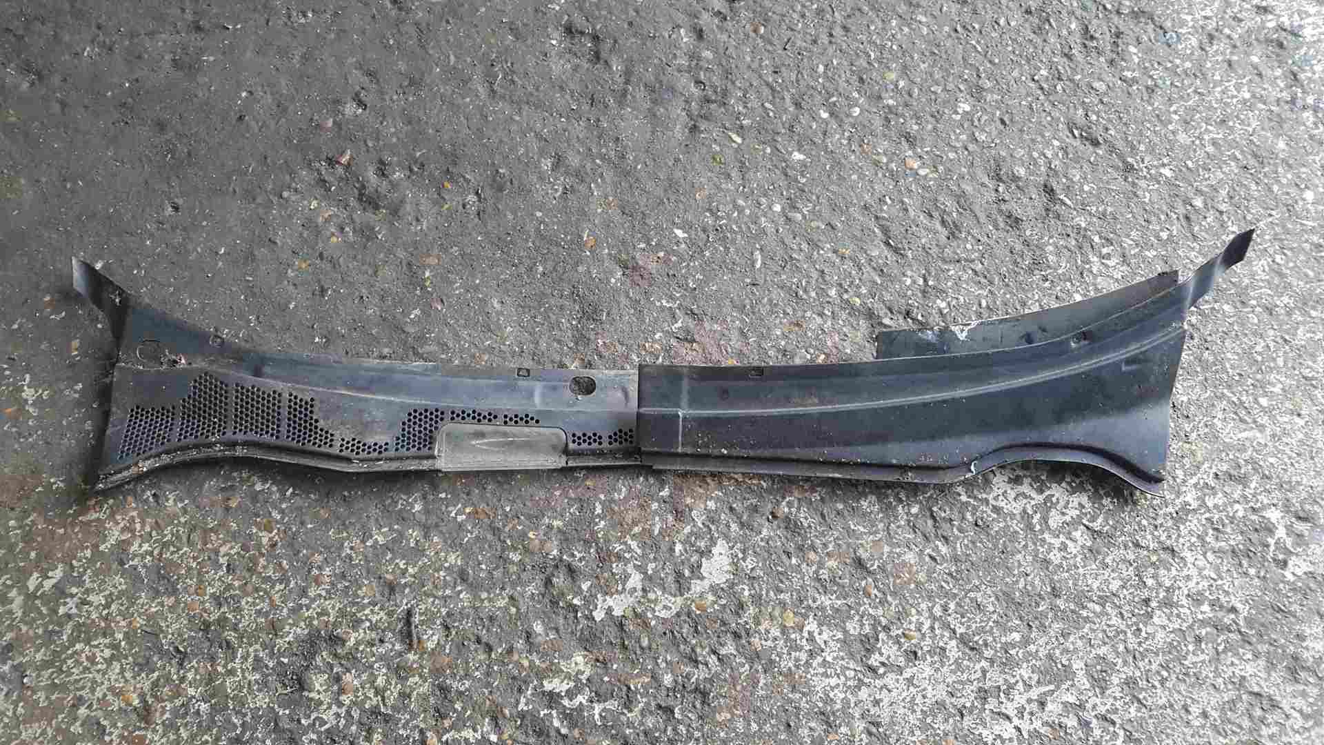 Volkswagen Polo 6N2 1999-2003 Front Windscreen Scuttle Panel Plastic  6N2819415B