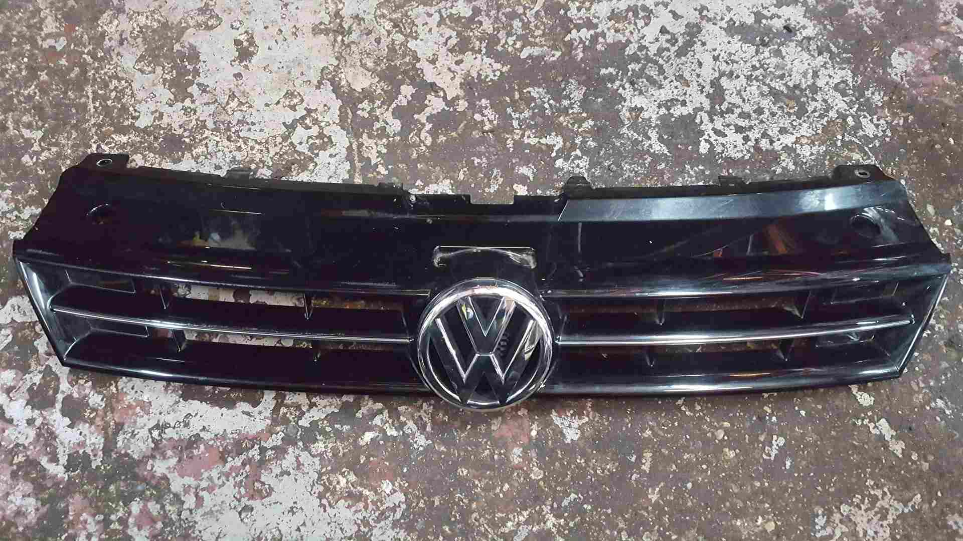 Volkswagen Polo 6R 2009-2014 Front Bumper Grill TOP With Emblem Gloss Black