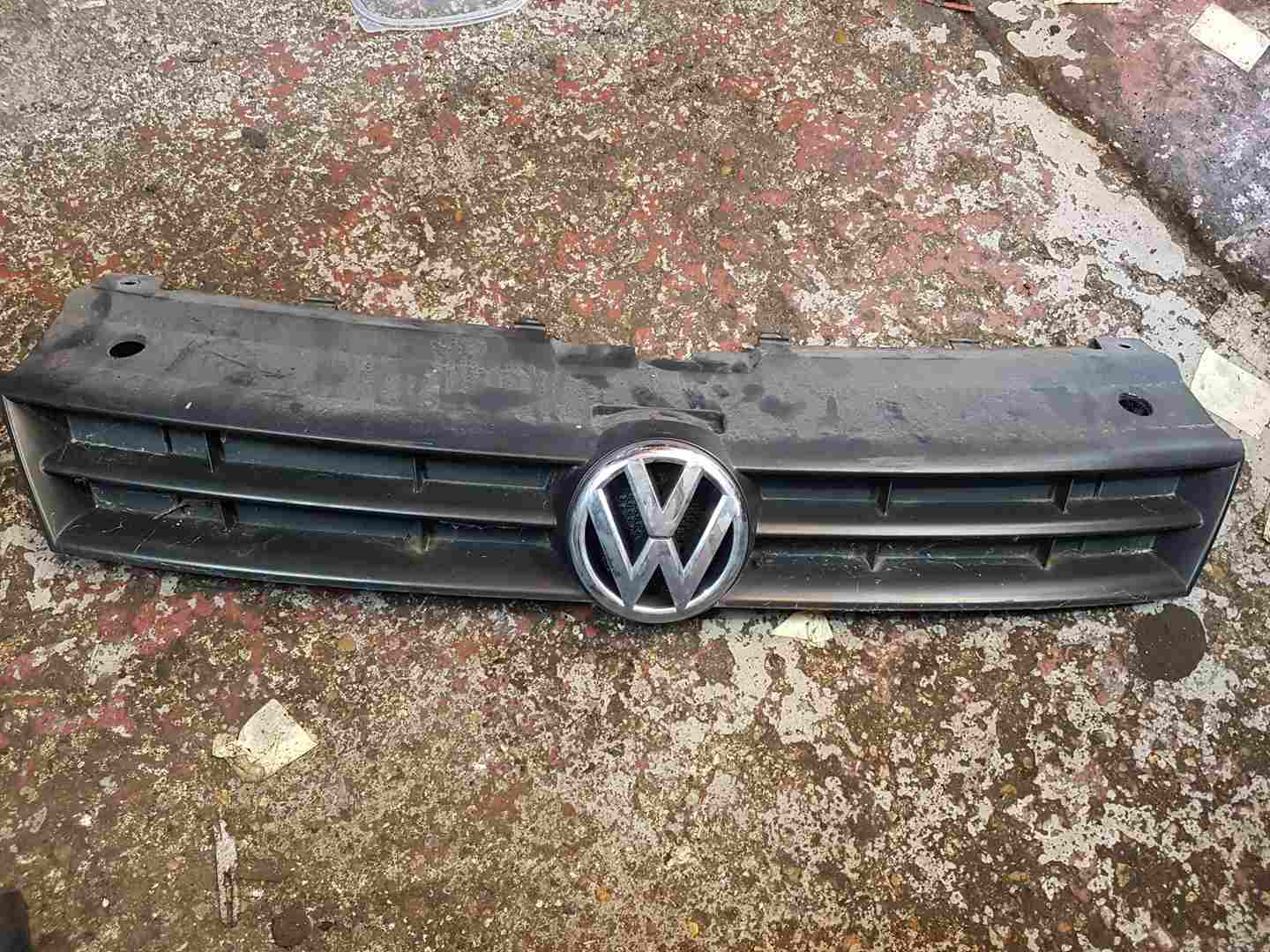 Volkswagen Polo 6R 2009-2014 Front Bumper Grill TOP With Emblem Plain 6R0853651G