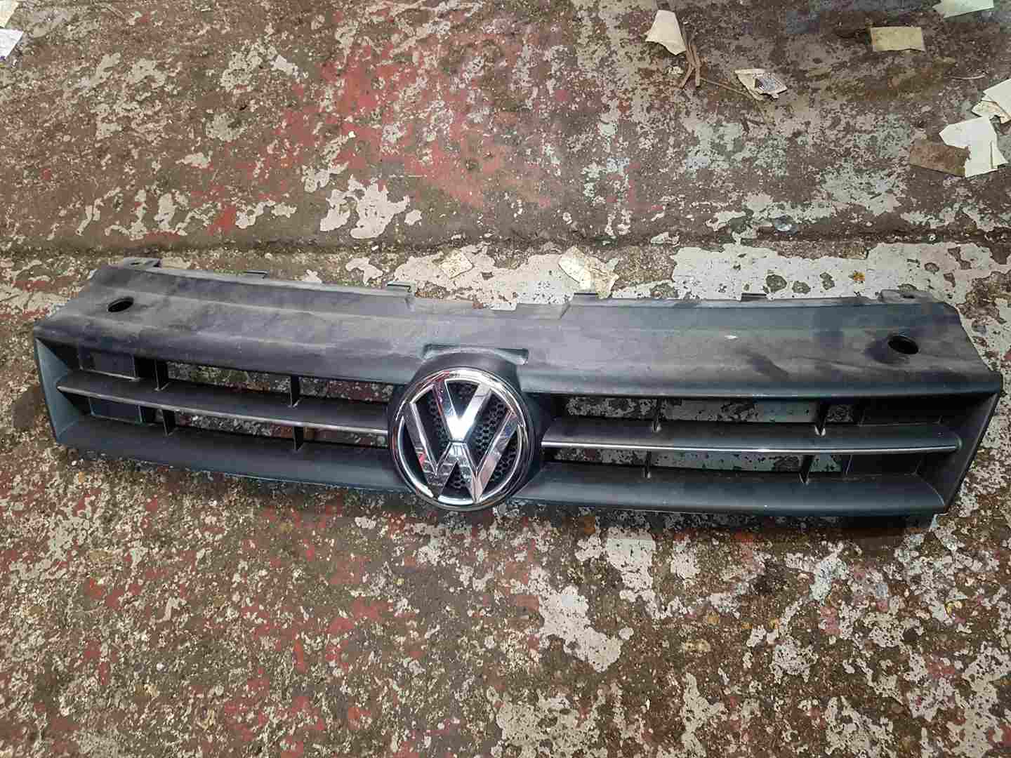 Volkswagen Polo 6R 2009-2014 Front Bumper Grill TOP With Emblem