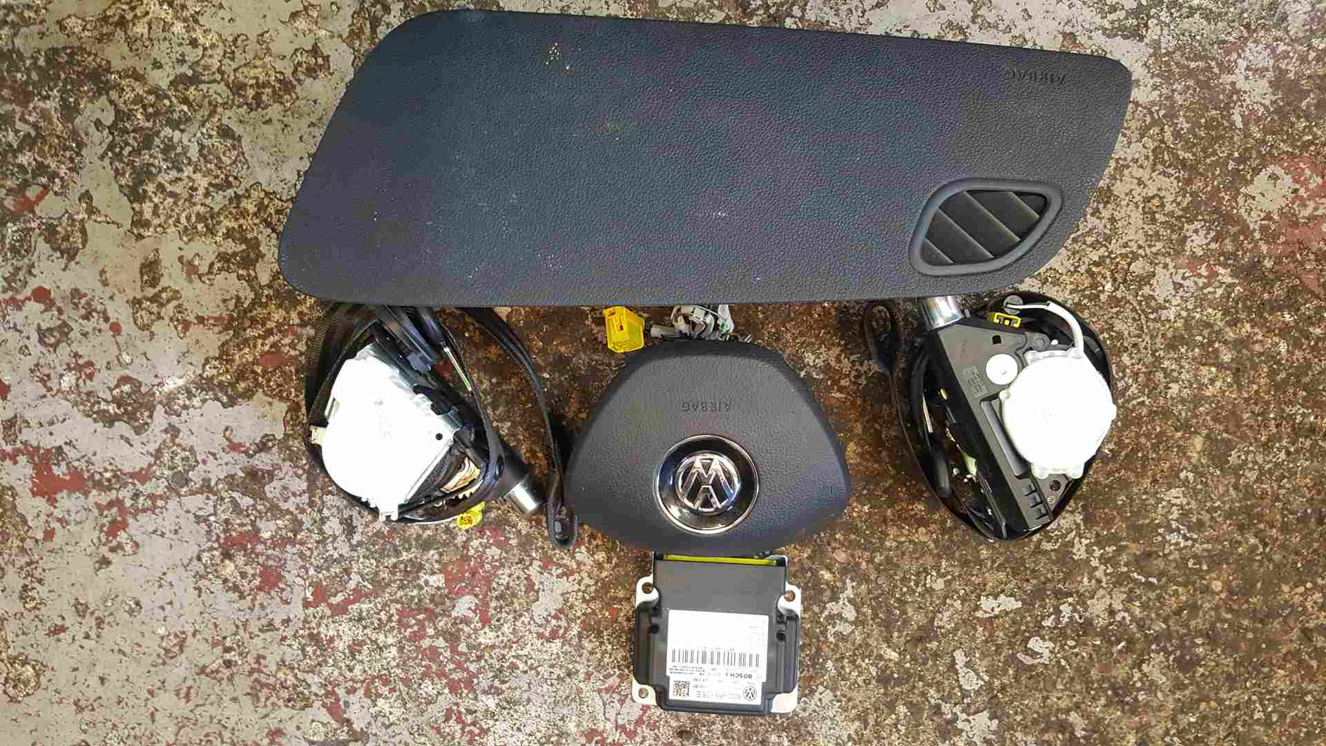 Volkswagen Polo 6R 2014-2017 Dashboard Airbag KIT Steering Seat Belts 3DR