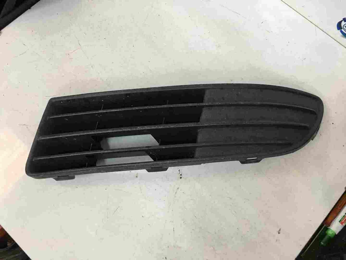 Volkswagen Polo 9N3 2006-2008 Passenger NSF Front Bumper Grill Insert
