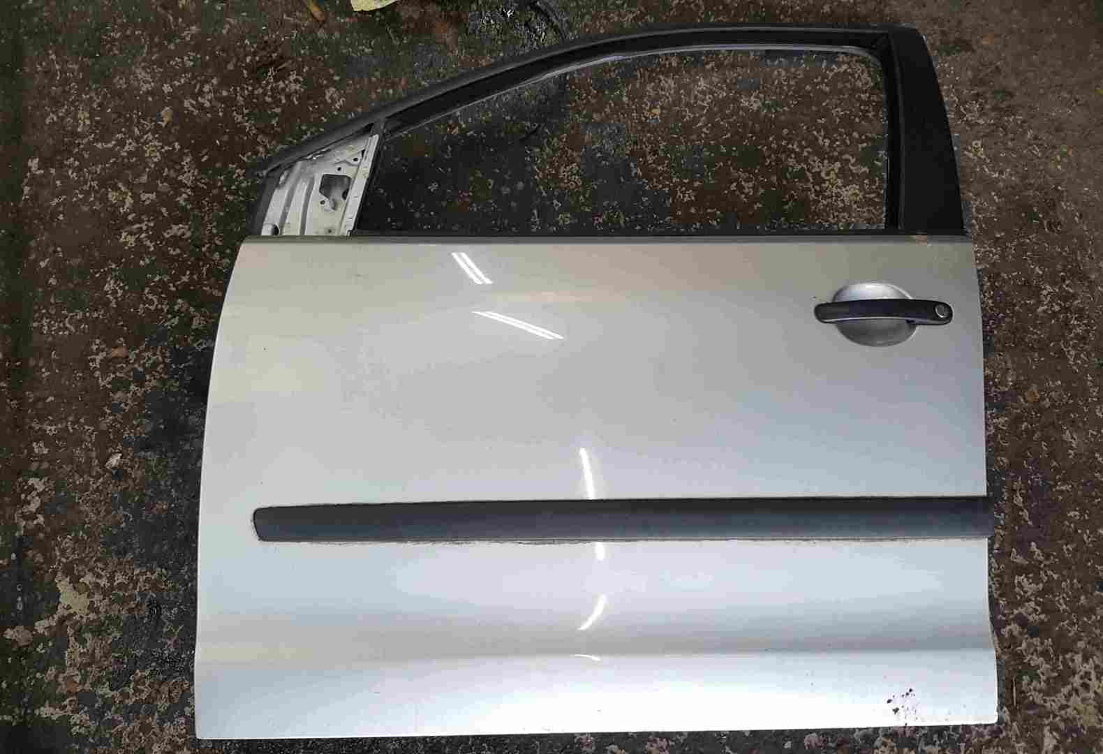 Volkswagen Polo 9N3 2006-2008 Passenger NSF Front Door Silver LA7W 5dr