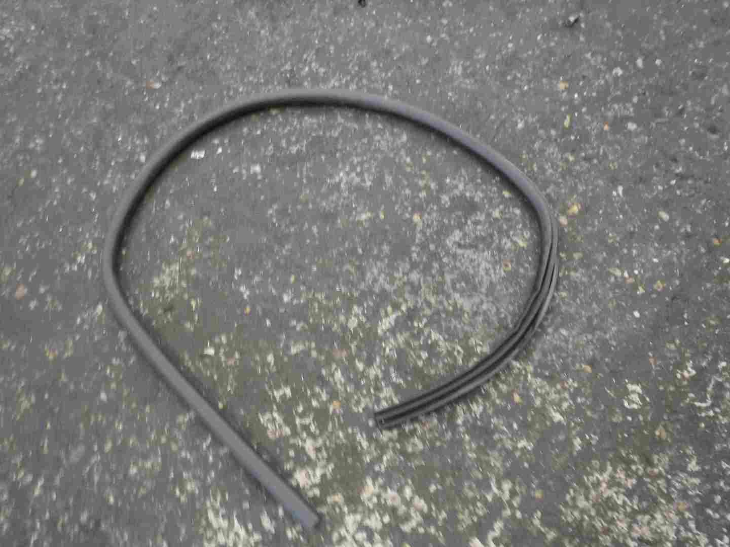Volkswagen Scirocco 2008-2016 Passenger NSF Front Door Frame bottom Seal Rubber