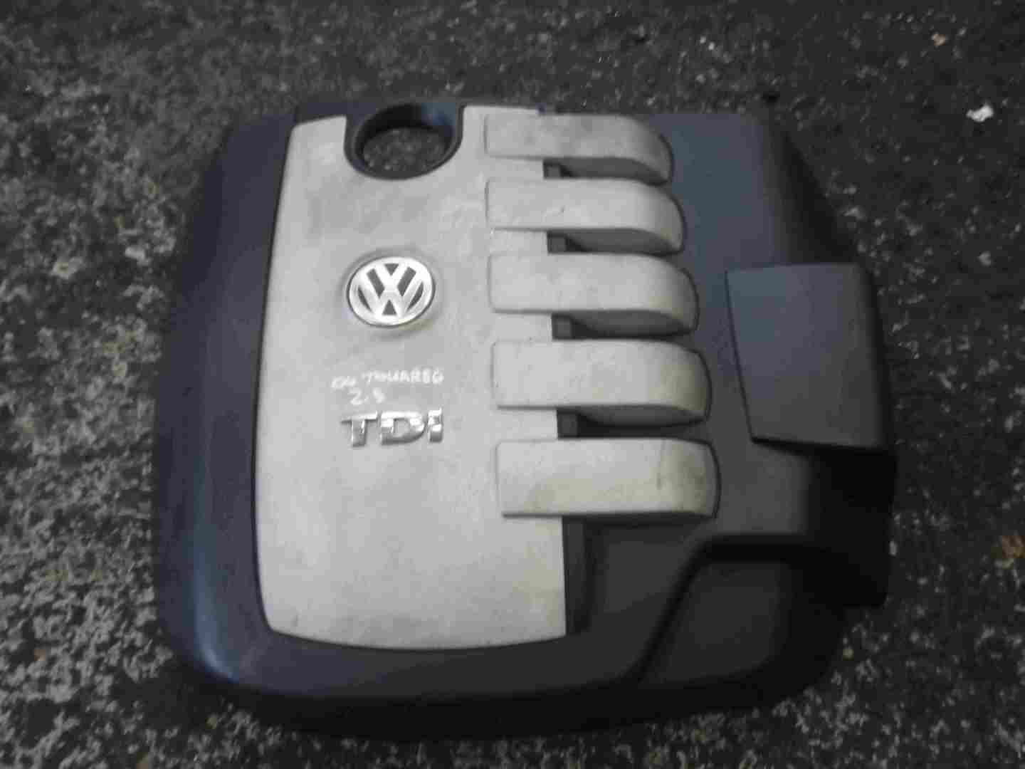 Volkswagen Touareg 2002-2007 2.5 TDI Engine Cover Plastic 070103926A