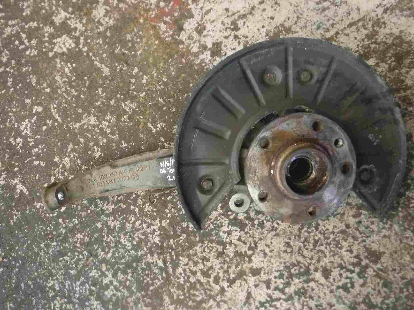 Volkswagen Touareg 2002-2007 2.5 TDI Passenger NSF Front Wheel Hub Automatic