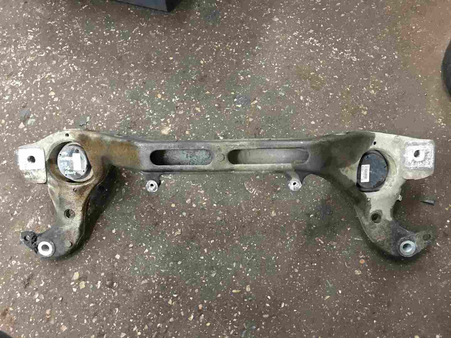 Volkswagen Touareg 2002-2007 3.2 V6 Front Subframe Cradle 7L6199131A 7L0199207A