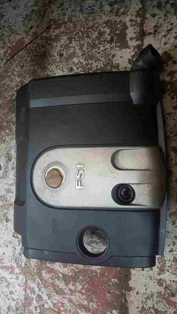 Volkswagen Touran 2003-2006 1.6 FSI Engine Cover 03C129607k