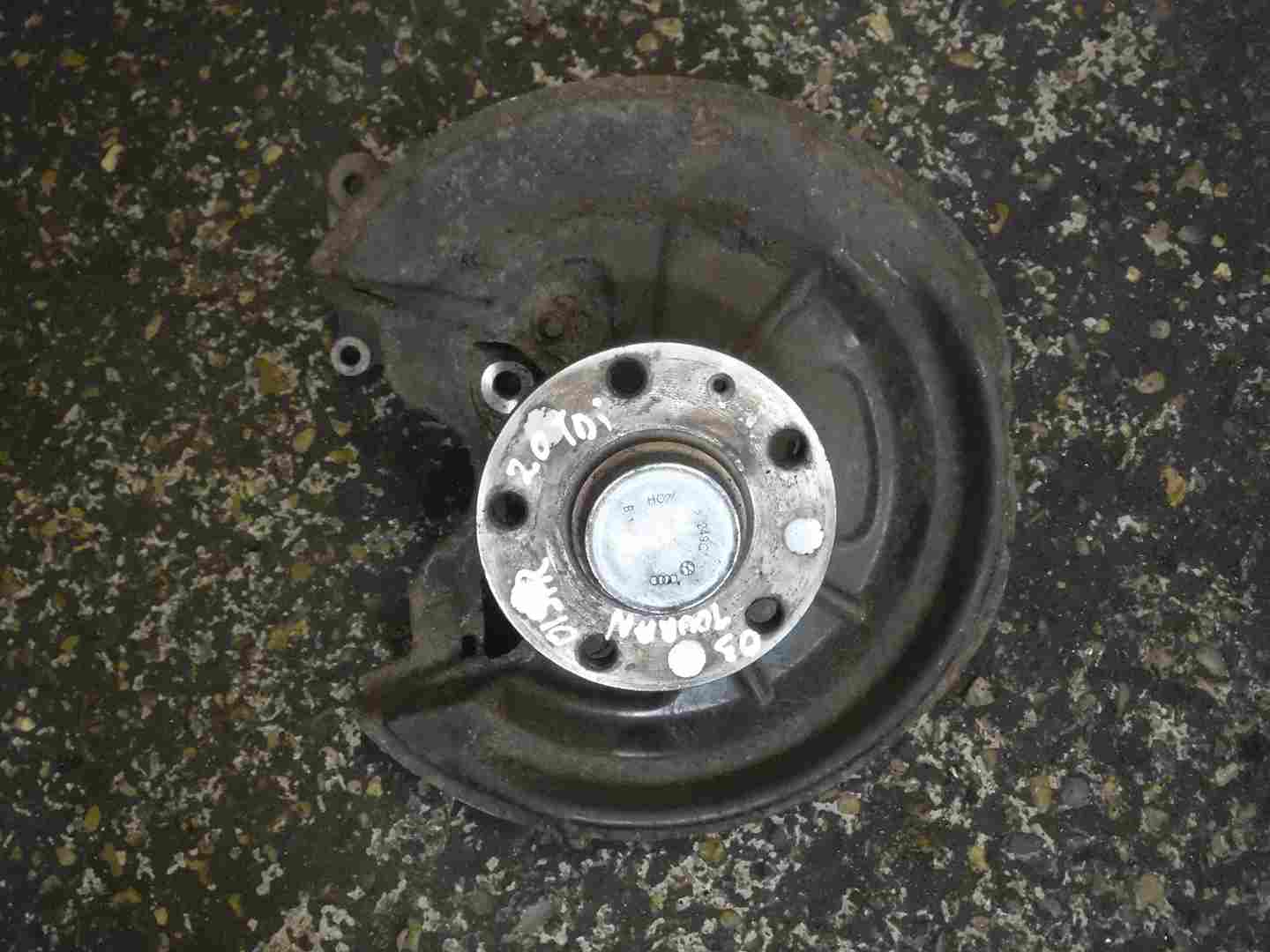 Volkswagen Touran 2003-2006 2.0 tDi Drivers OSR Rear Wheel Hub