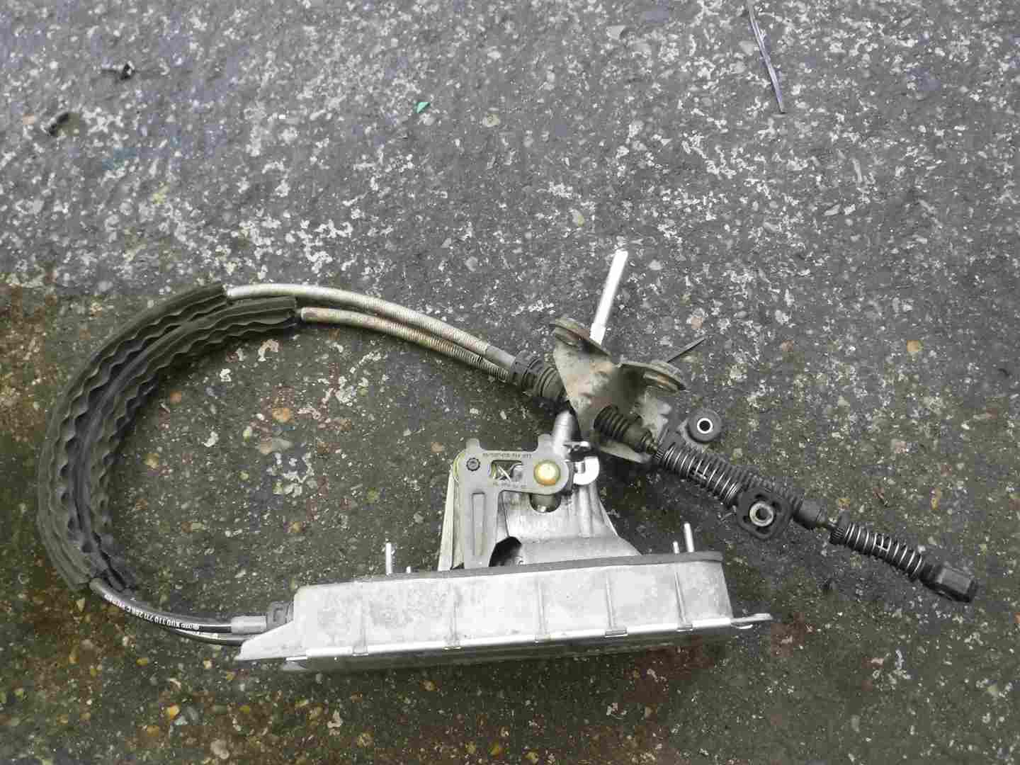 Volkswagen Touran 2003-2006 2.0 tDi Gearstick Mechanism   Cables 6 Speed