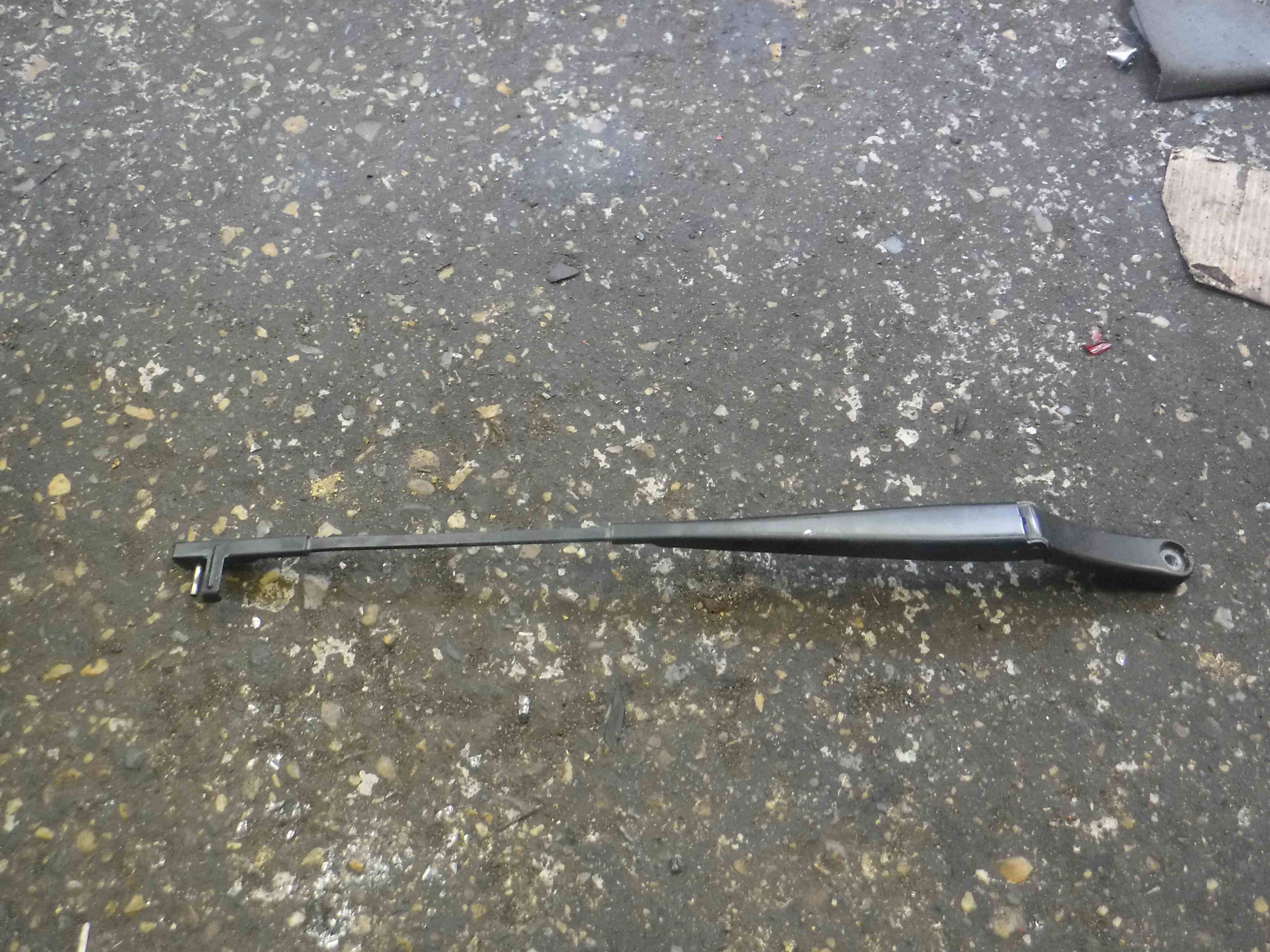 Volkswagen Touran 2003-2006 Drivers OSF Front Windscreen Wiper Arm 1t0955410a