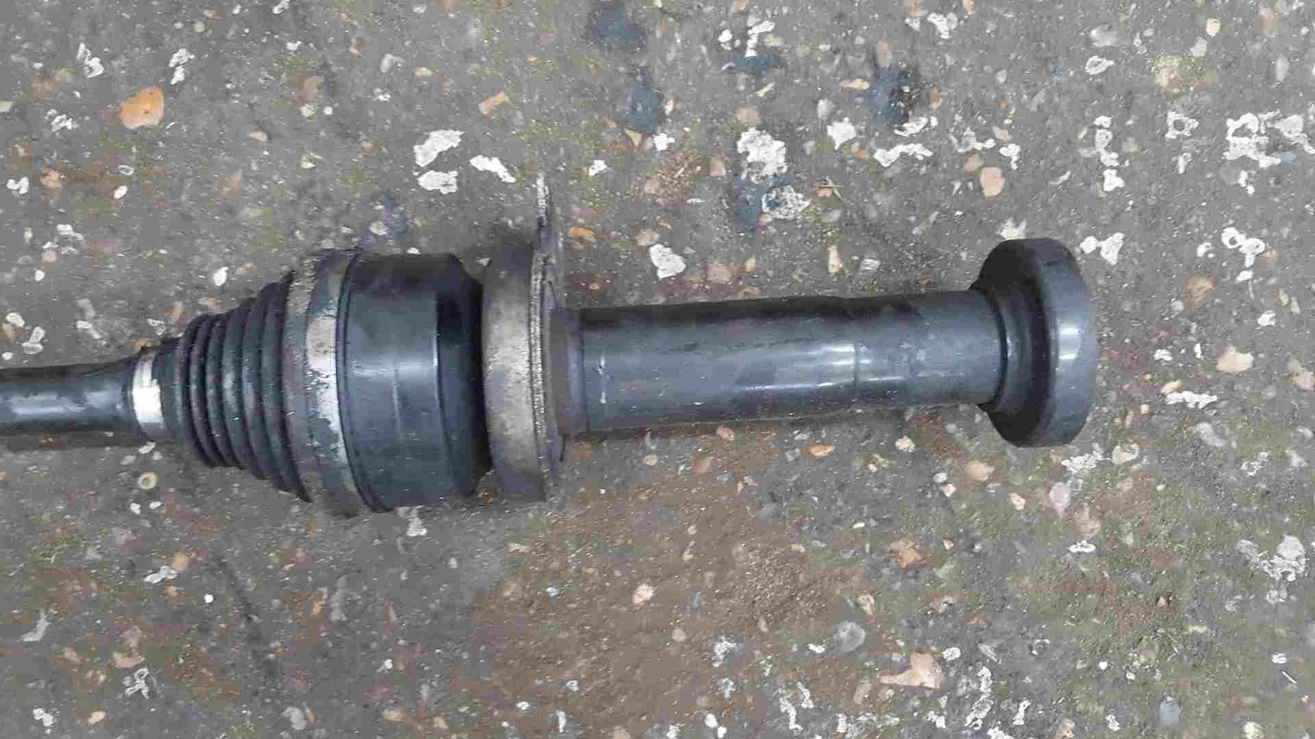 Volkswagen Transporter T5 2003-2009 1.9 TDi Drivers OSF Front Driveshaft 5 Speed