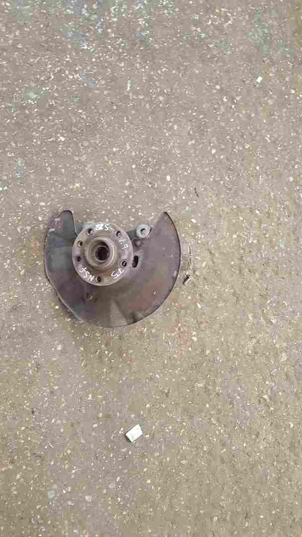 Volkswagen Transporter T5 2003-2009 2.5 TDi Passenger NSF Front Wheel Hub