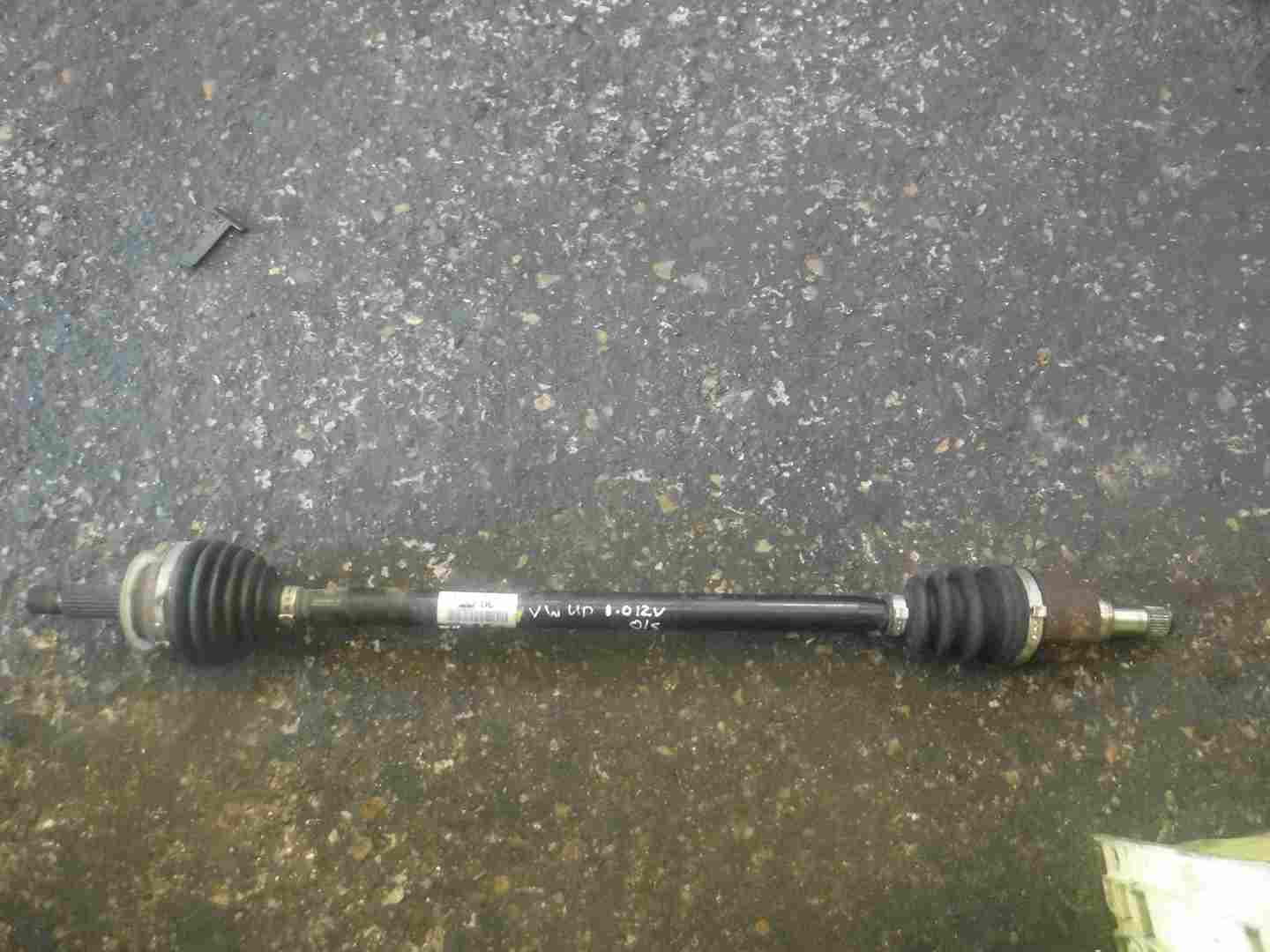 Volkswagen UP 2011-2017 1.0 12v Drivers OSF Front Driveshaft 1S0407762D