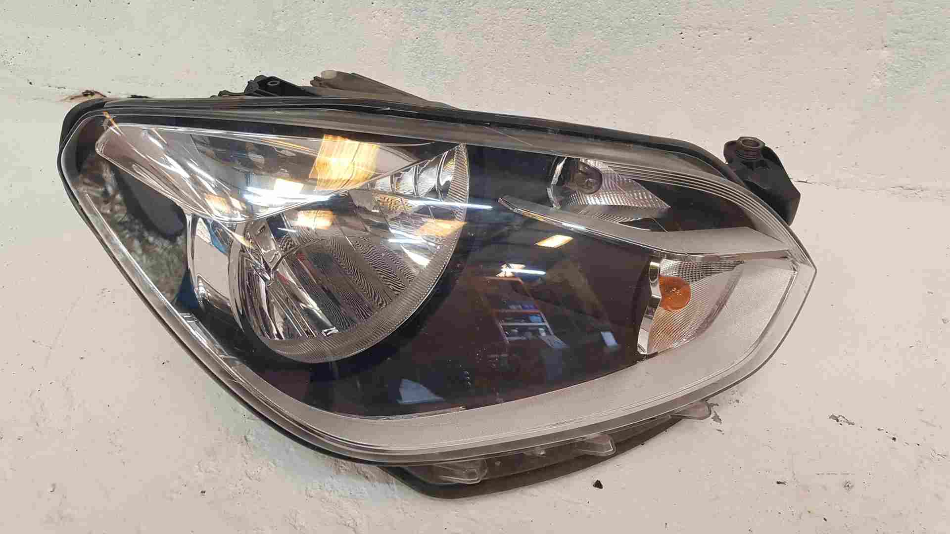 Volkswagen Up 2011-2017 Drivers OSF Front Headlight 1S2941016N
