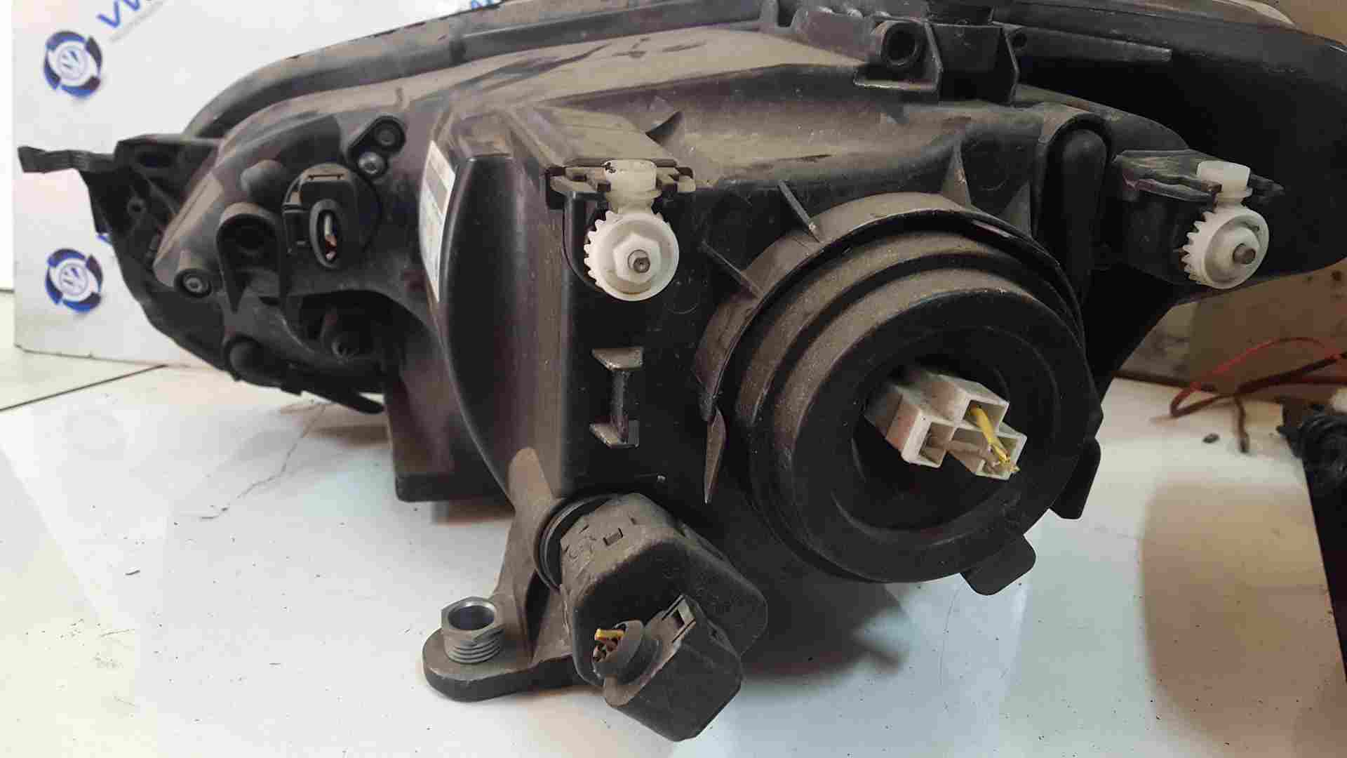 Volkswagen Up 2011-2017 Headlight Front Driver Right Side Missing Tab 1S2941016n