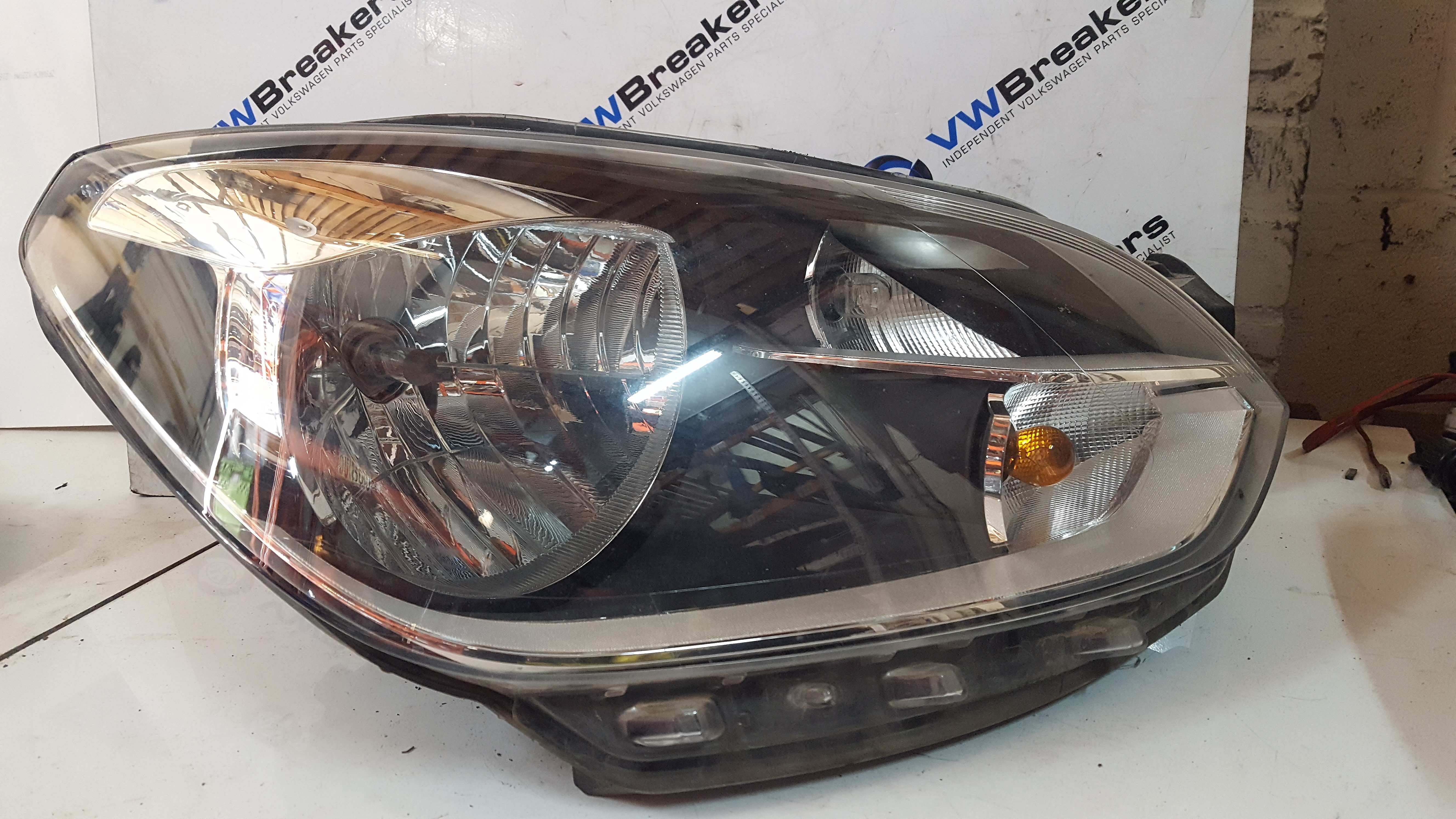 Volkswagen Up 2011-2017 Headlight Front Driver Right Side Missing Tab 1S2941016n