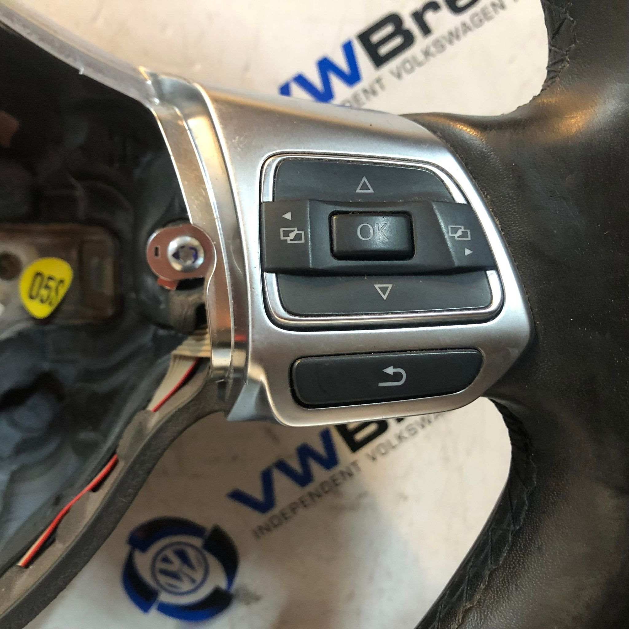 Vw Scirocco 2008-2014 Flat Bottom Steering Wheel Multifunction 1K8419091t