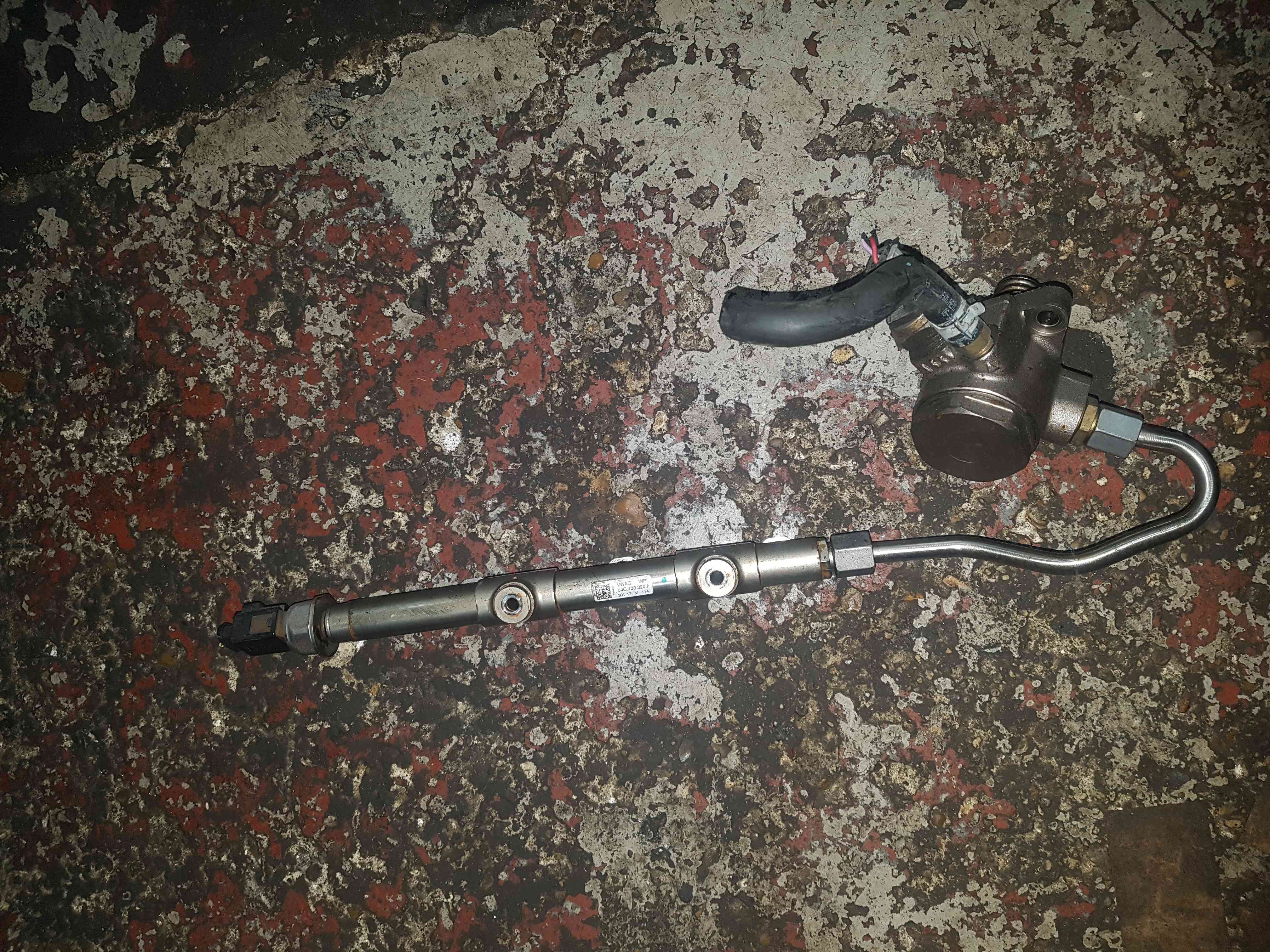 Volkswagen Polo 6C 2014-2017 1.0 TSI Fuel Pump + Rail 04C133320F